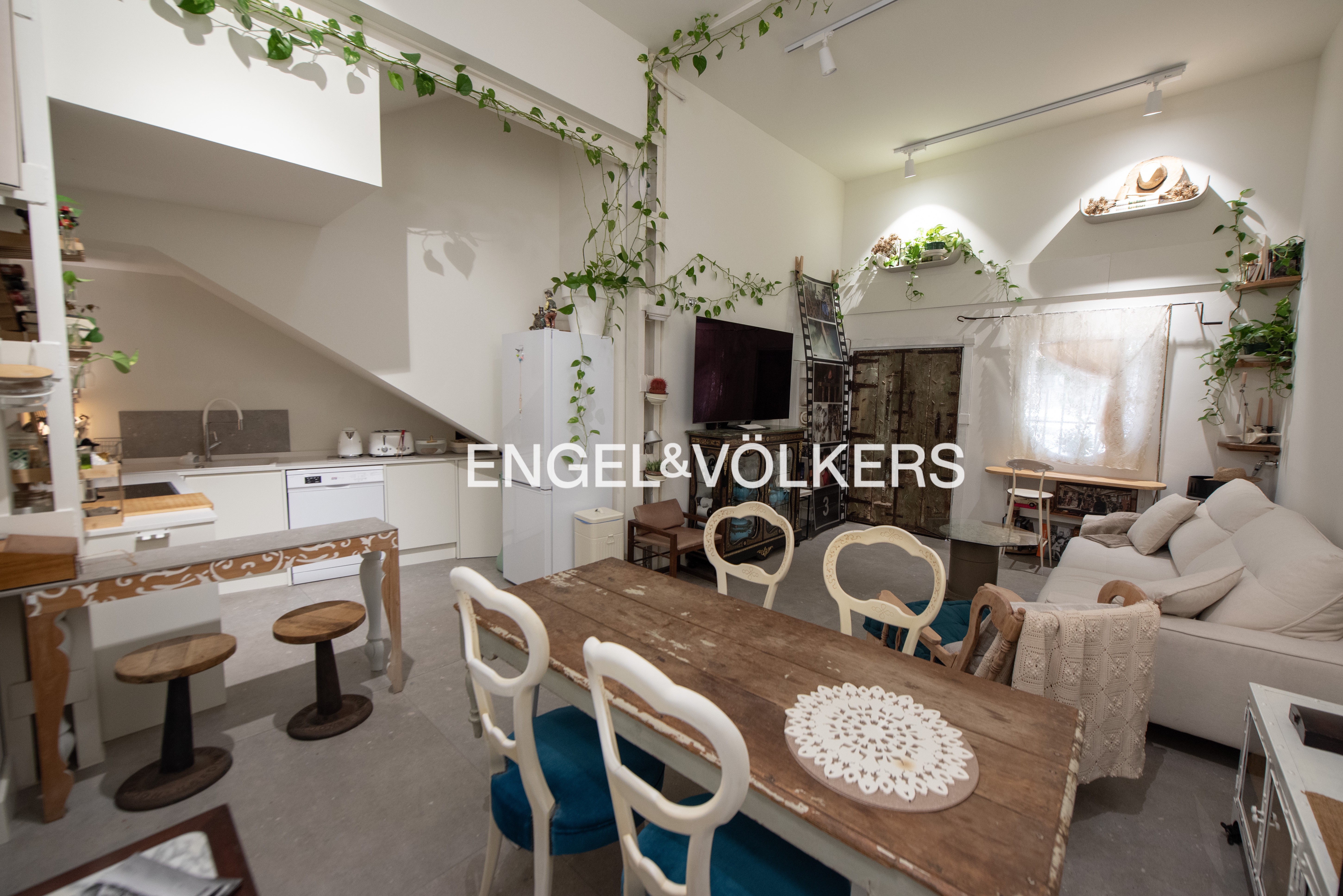 Charming Designer Apartment in Triana: History and Comfort in a Unique Setting