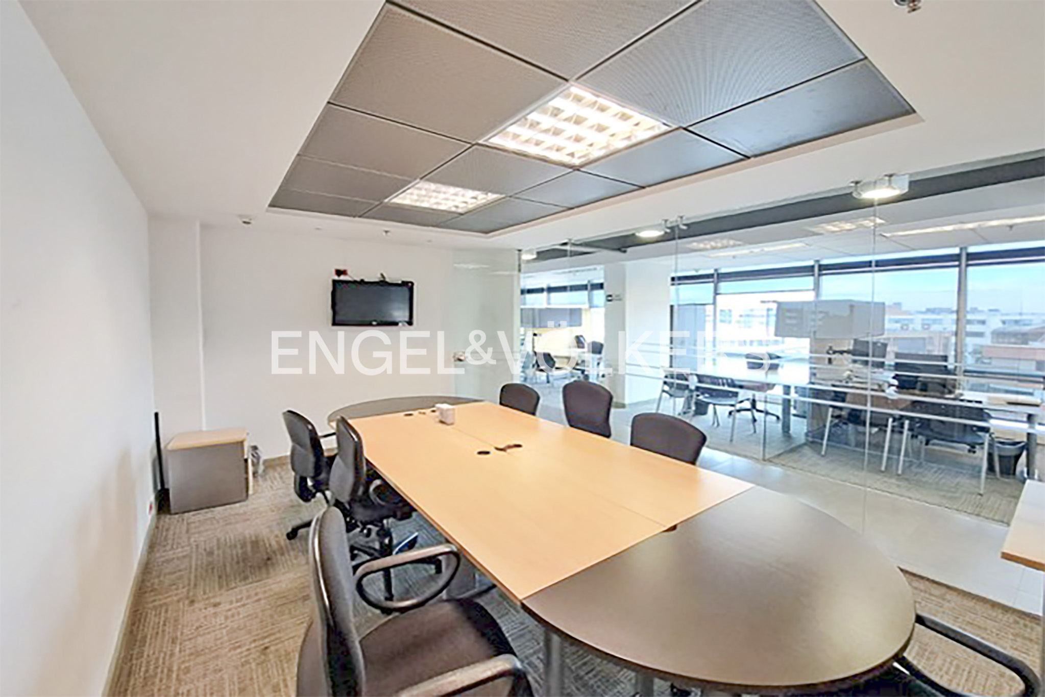 ARRIENDO OFICINA AMOBLADA EN SANTA BÁRBARA
