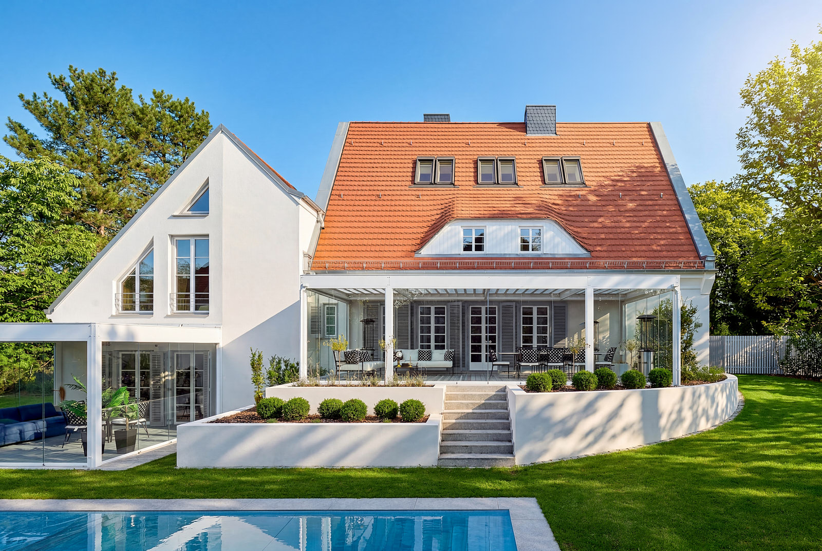 1920s villa with modern extension in prime Dahlem location