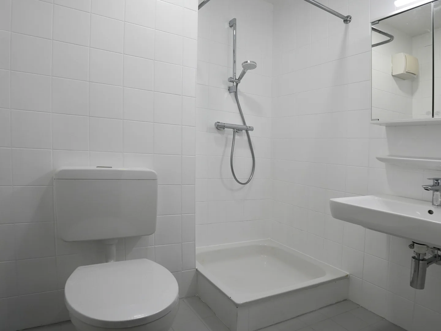 Charmante Zwei-Zimmer-Wohnung mit Balkon und Loggia! - Photo 4
