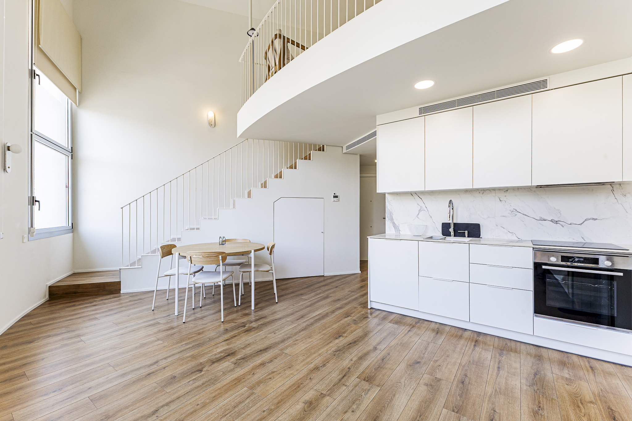 Temporary duplex with terrace in Gràcia