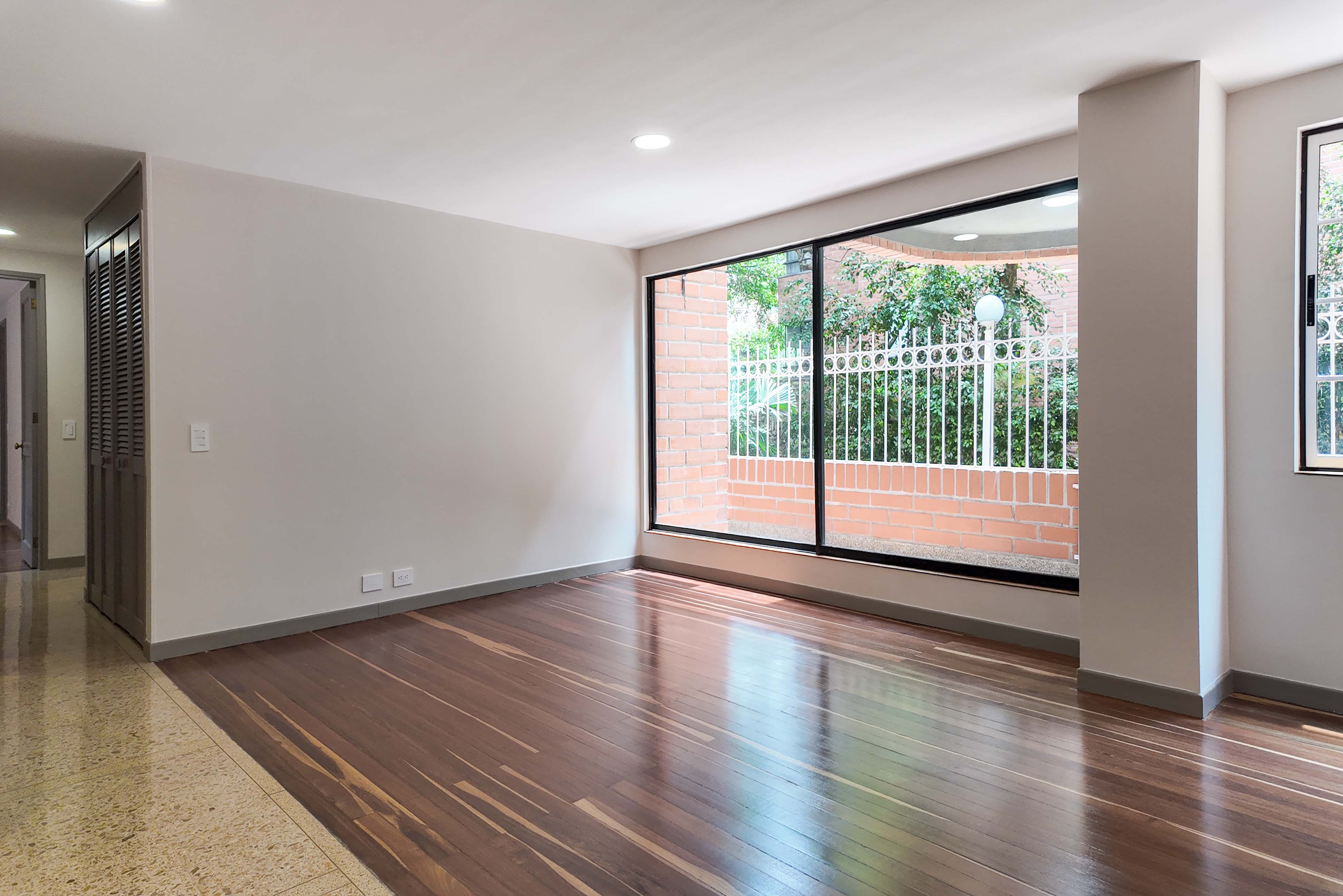 Apartamento con terraza y clubhouse para arriendo en Milla de Oro, El Poblado