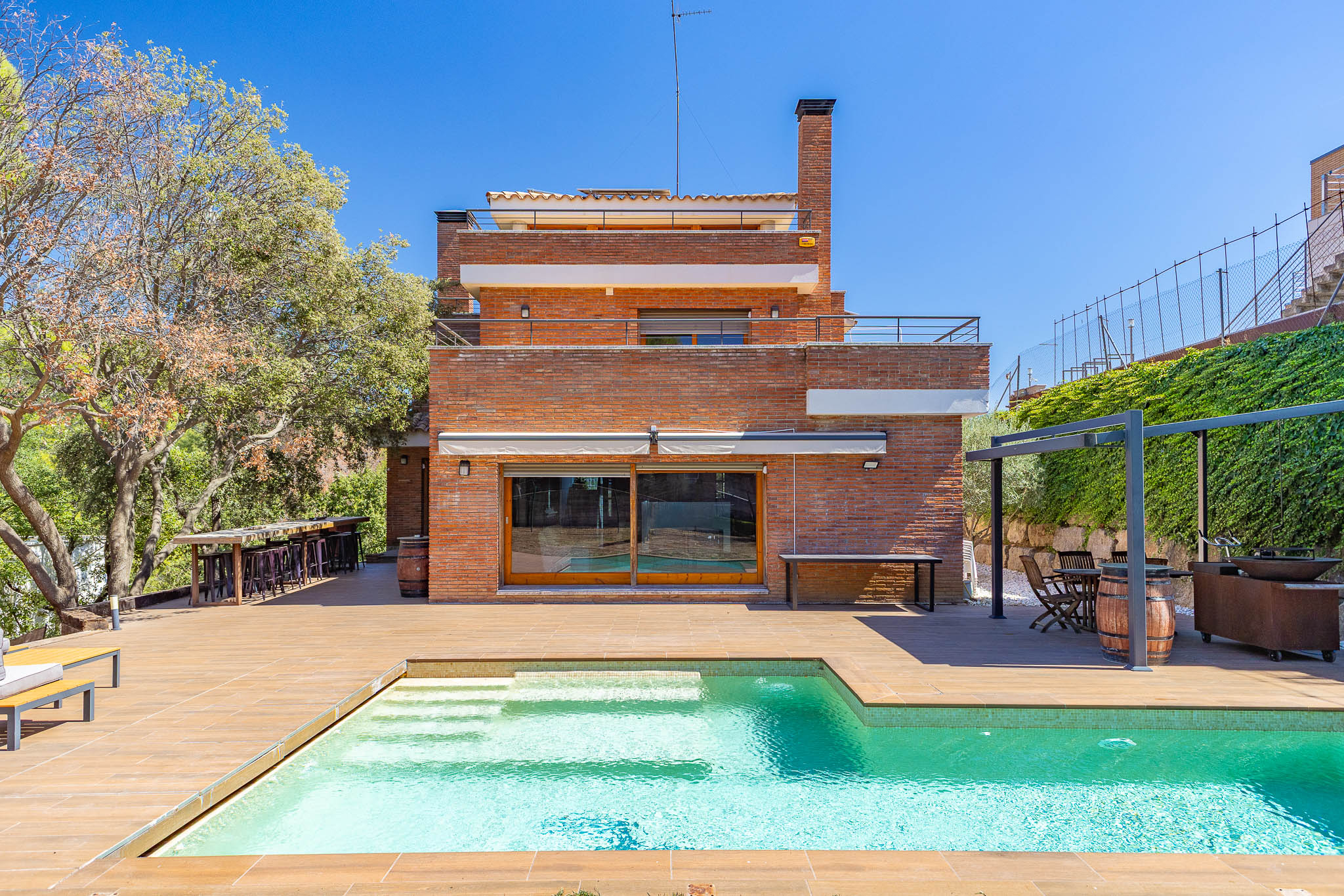 SPECTACULAR HOUSE WITH INCREDIBLE VIEWS