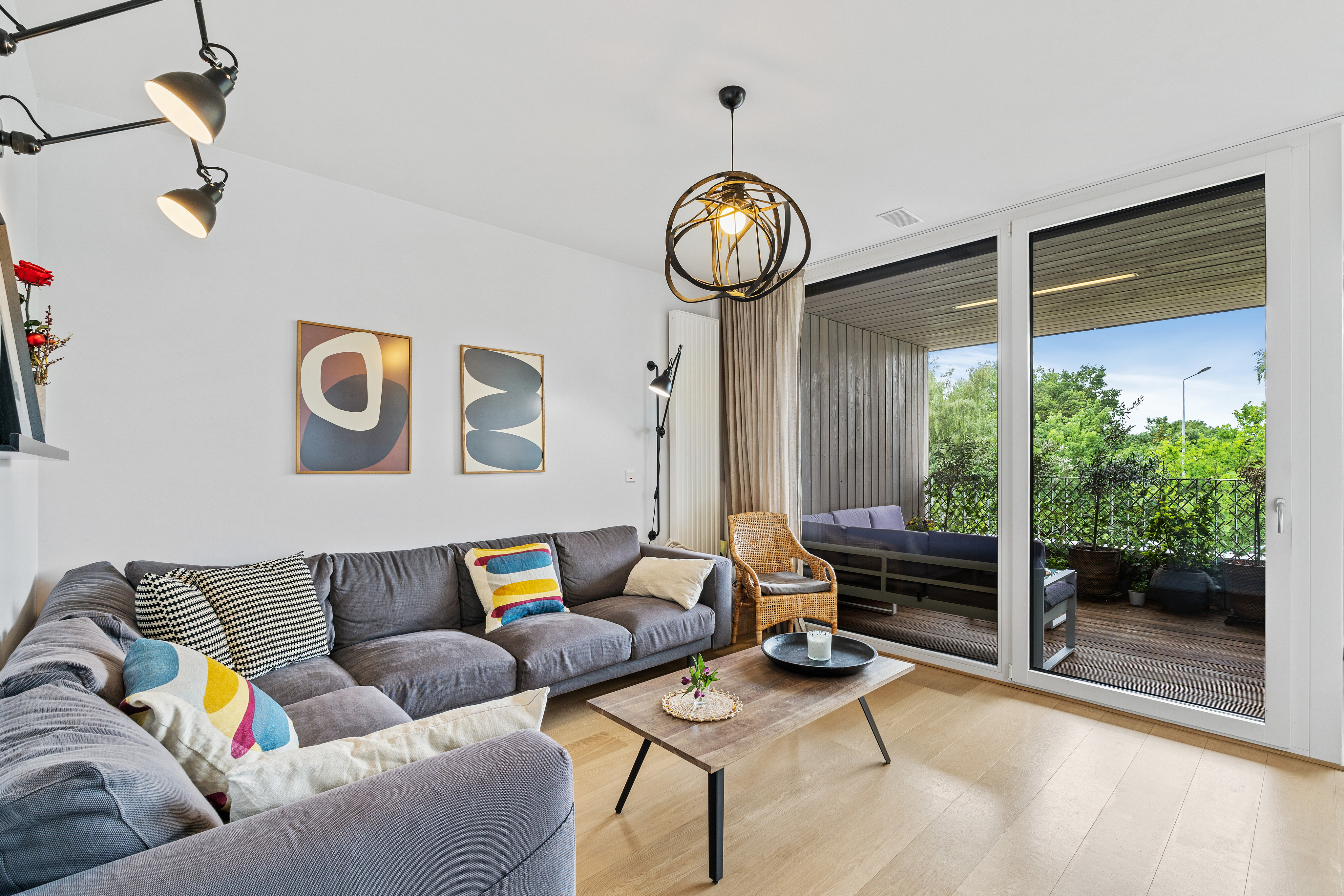 3-bedroom apartment with southwest-facing loggia and indoor parking space