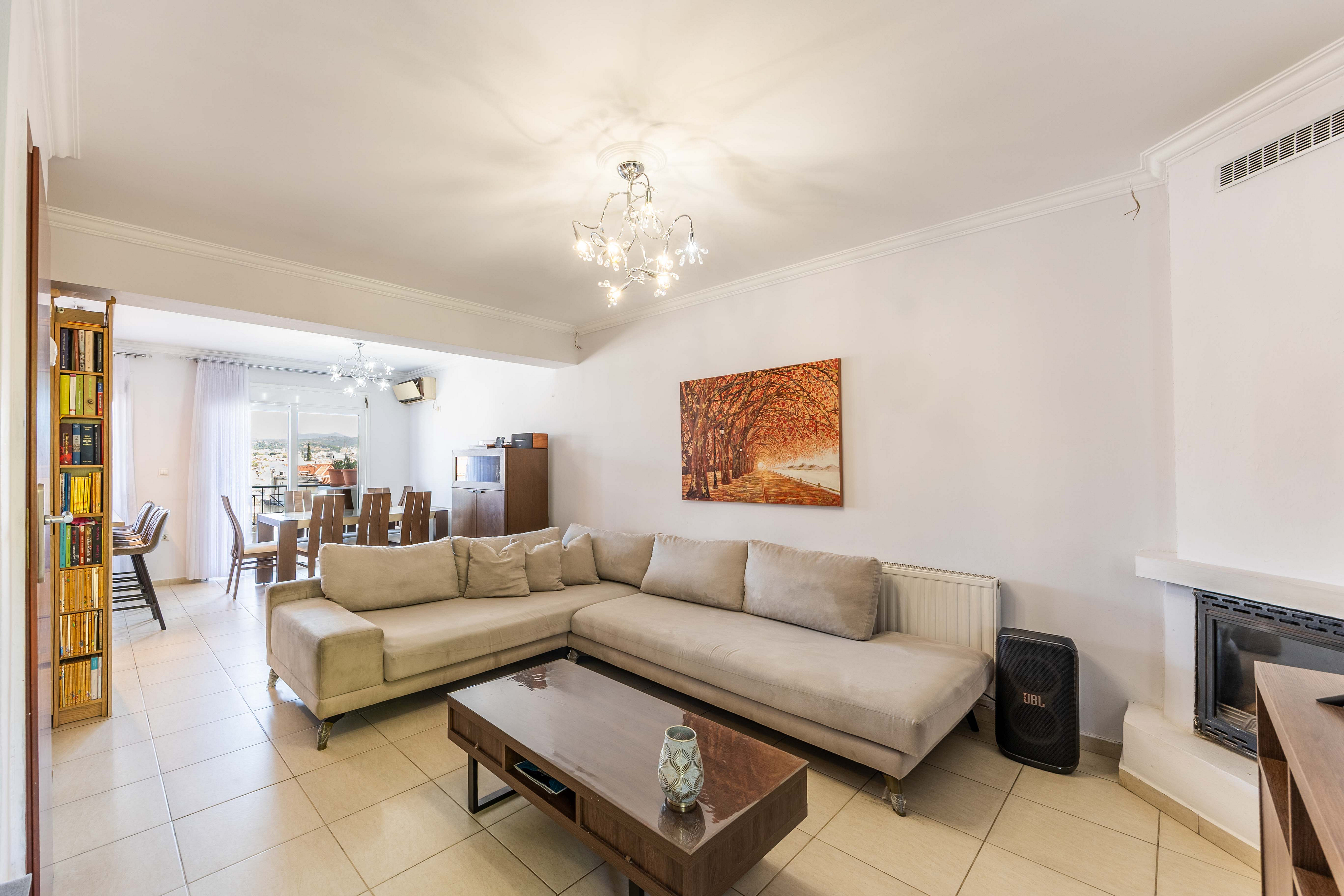 Beautiful three-story maisonette in Glyka Nera