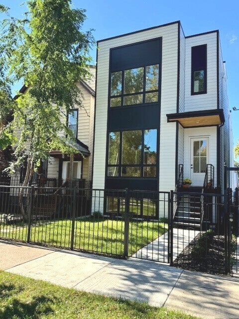 New Construction Chicago Townhome with Outdoor Space