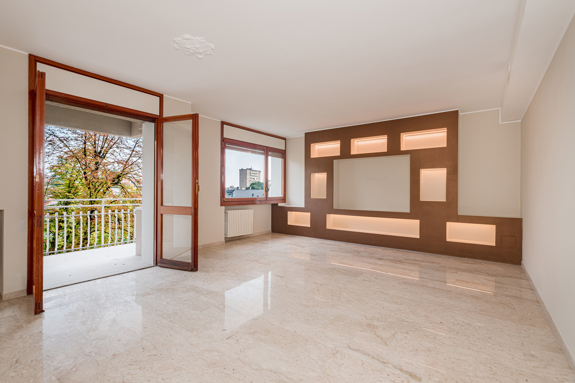 Bright renovated apartment in Central District
