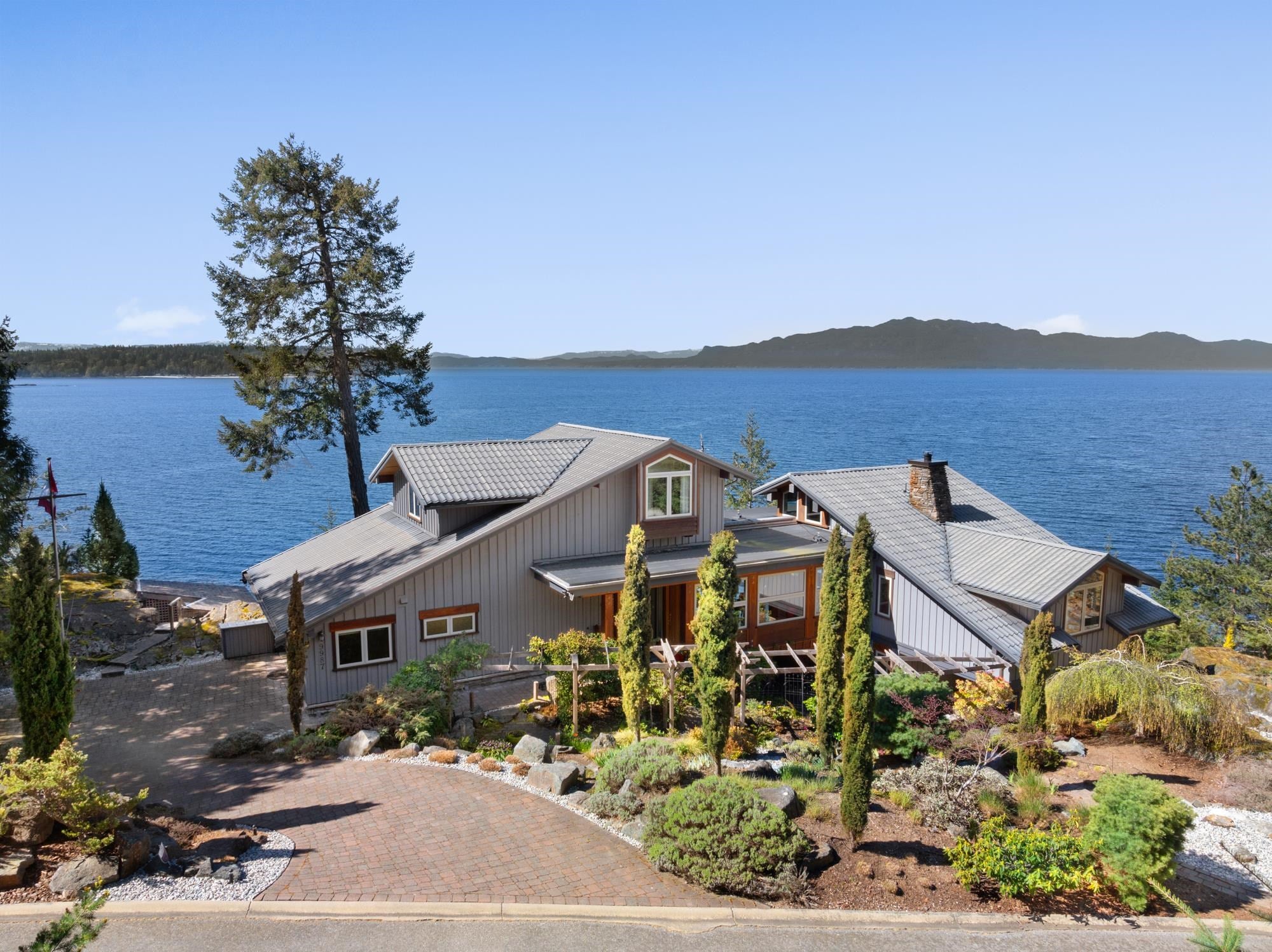 Iconic Waterfront Estate Offering Panoramic Ocean Views