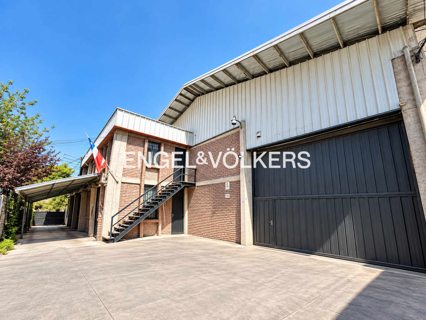 Bodega más Oficinas 630 m2 Industrial Inofensivo / Trifásico