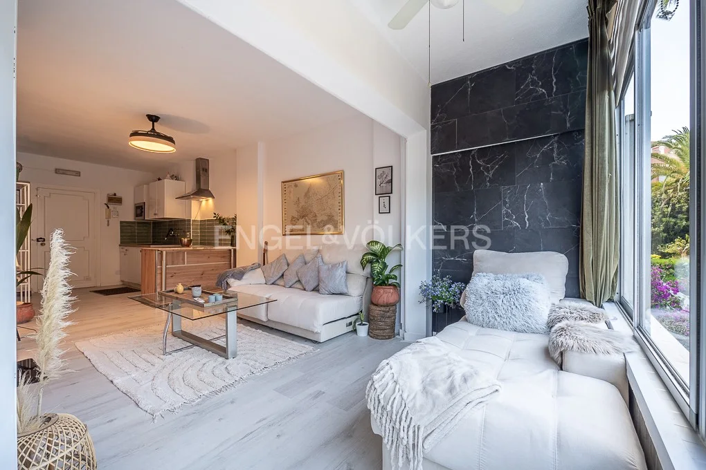 Charming renovated apartment with large terrace and garden