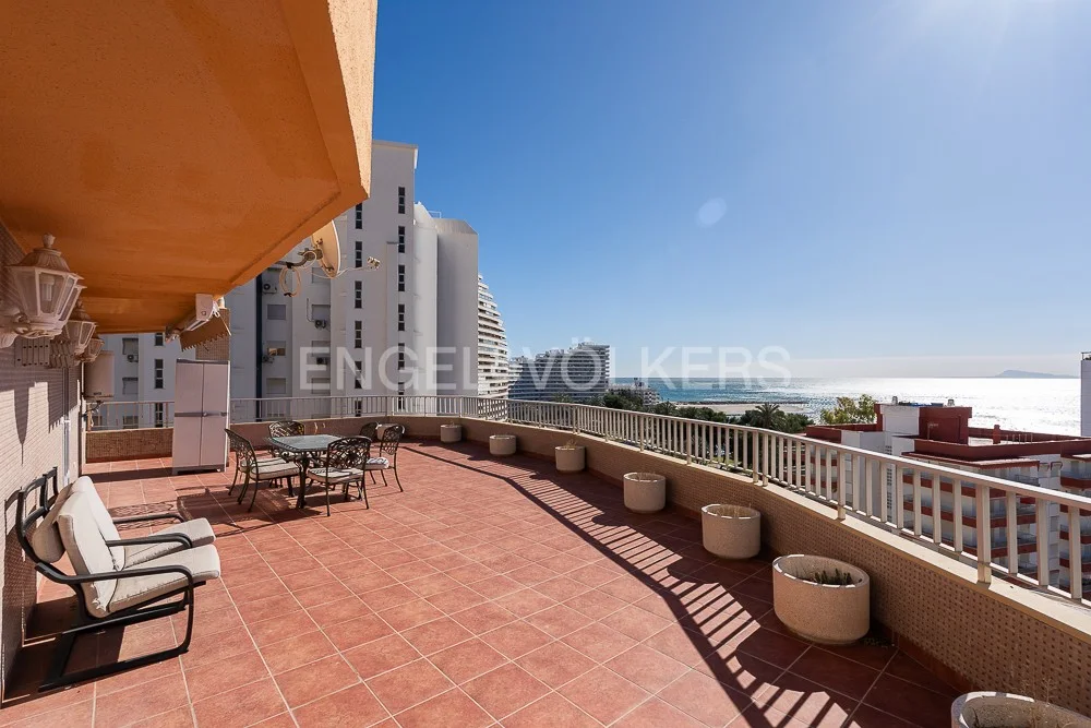 Fabulous penthouse with sea views in Cullera