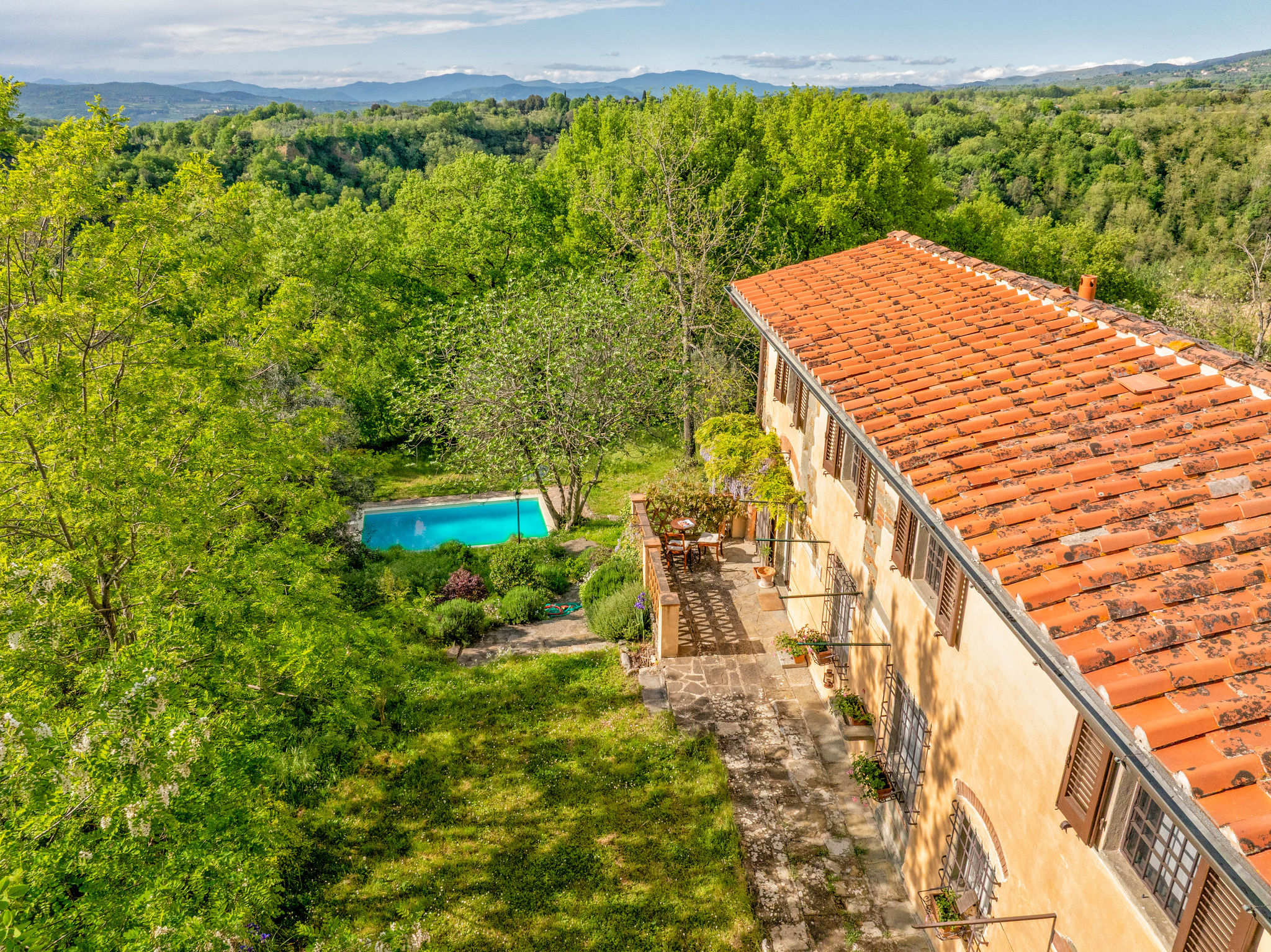 Charming farmhouse with pool in the countryside close to Florenze