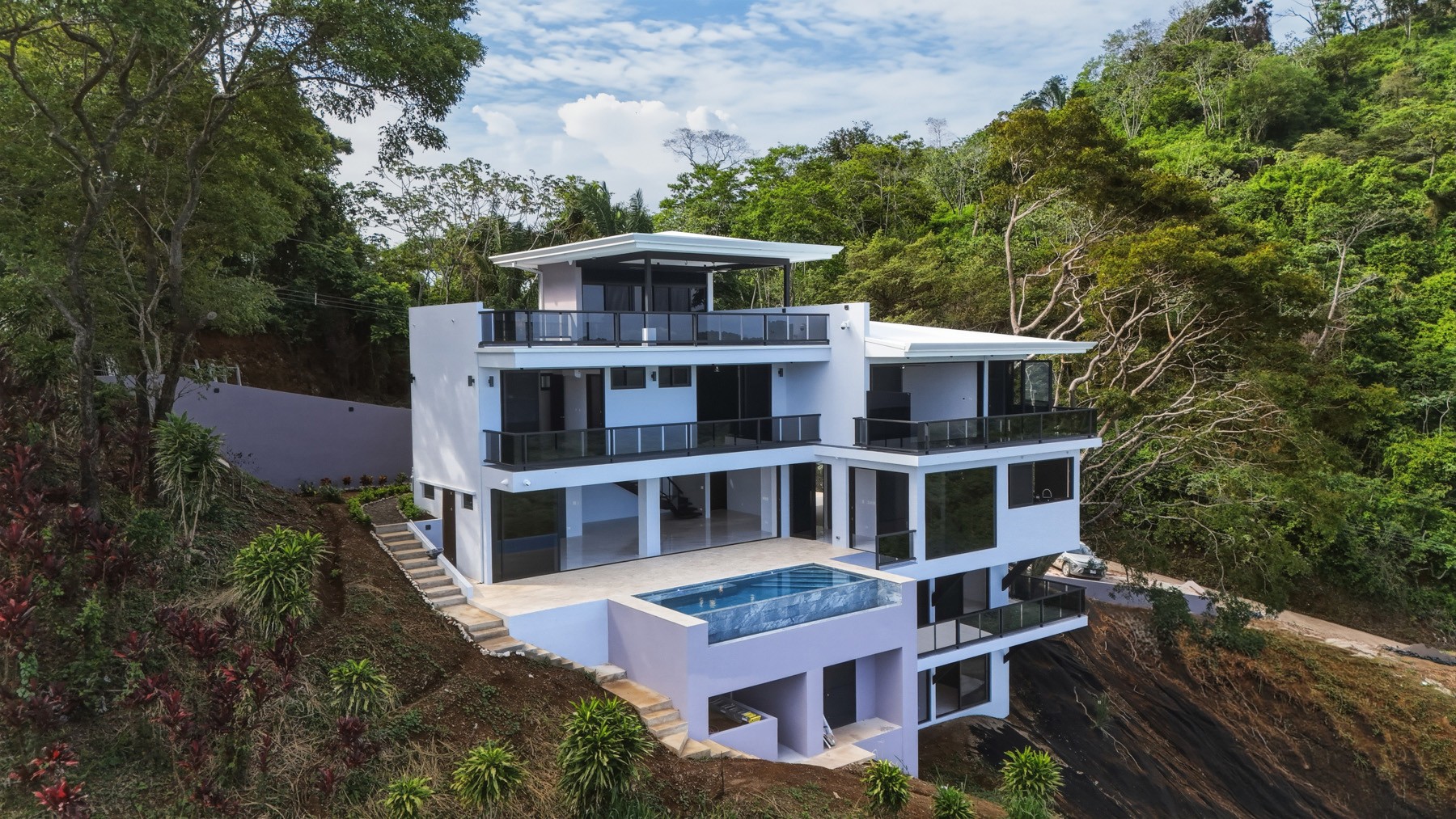 Luxury Living Above the Pacific