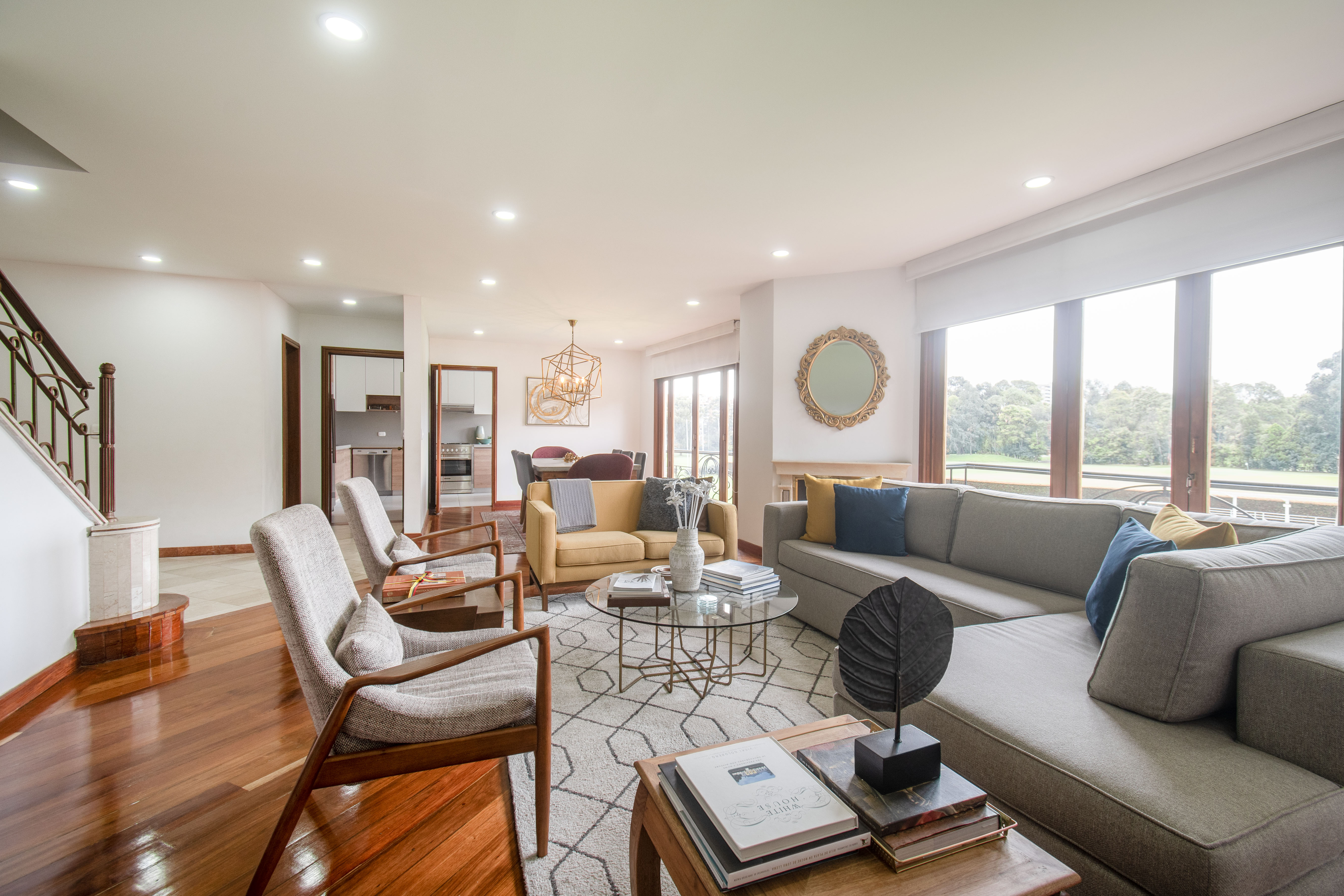 Penthouse amoblado con terraza para arriendo en La Calleja Alta