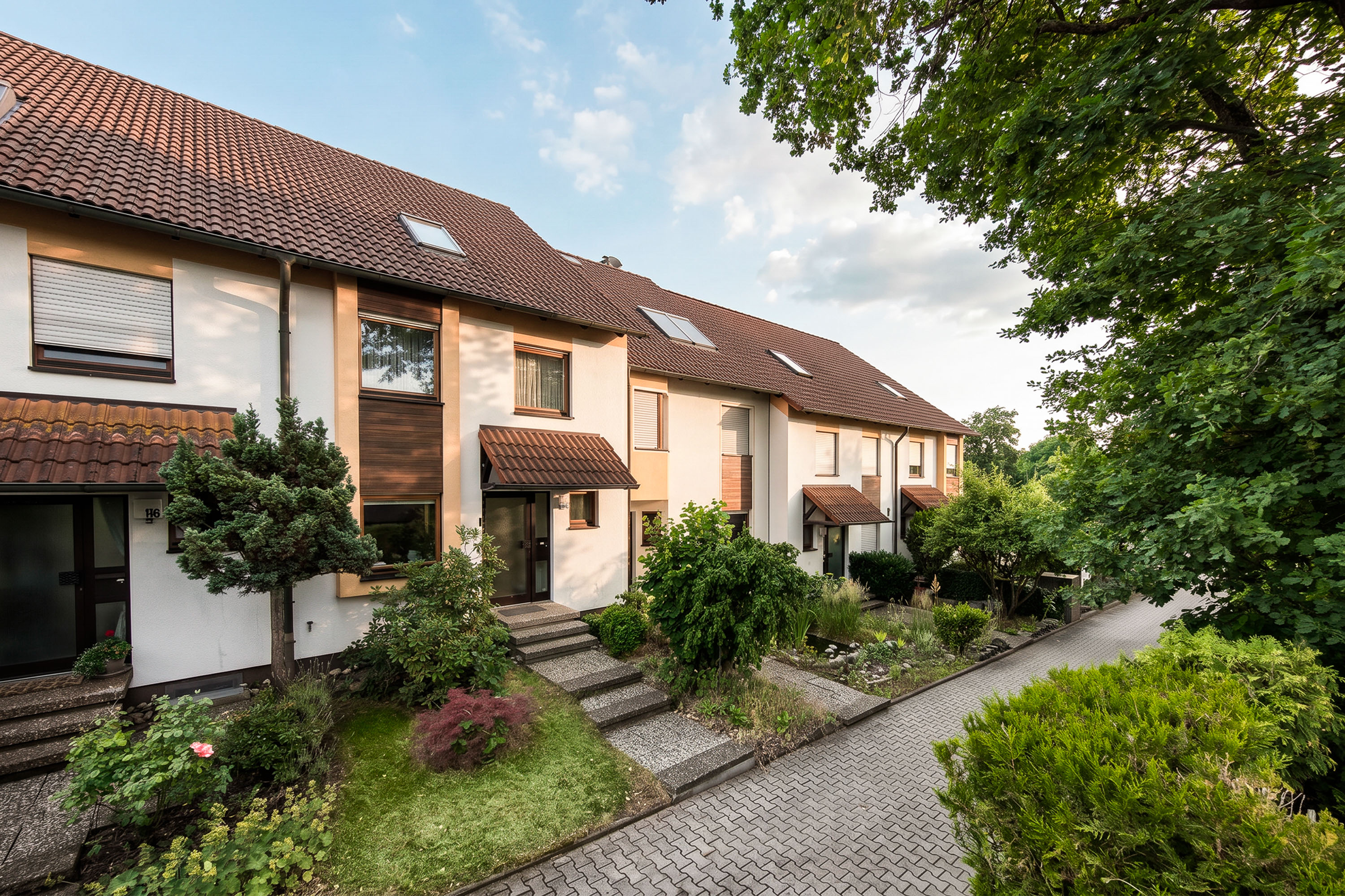 Modernisiertes Familienhaus mit Garten, Kamin und ausgebautem Dachstudio