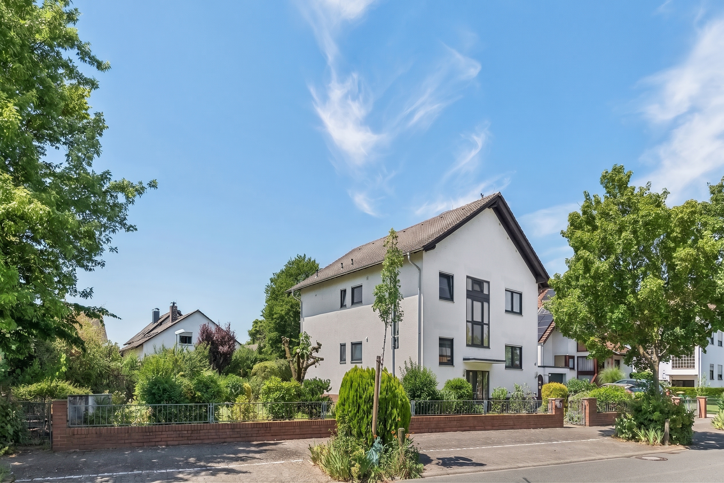 Zweifamilienhaus mit großem Grundstück in Groß-Gerau