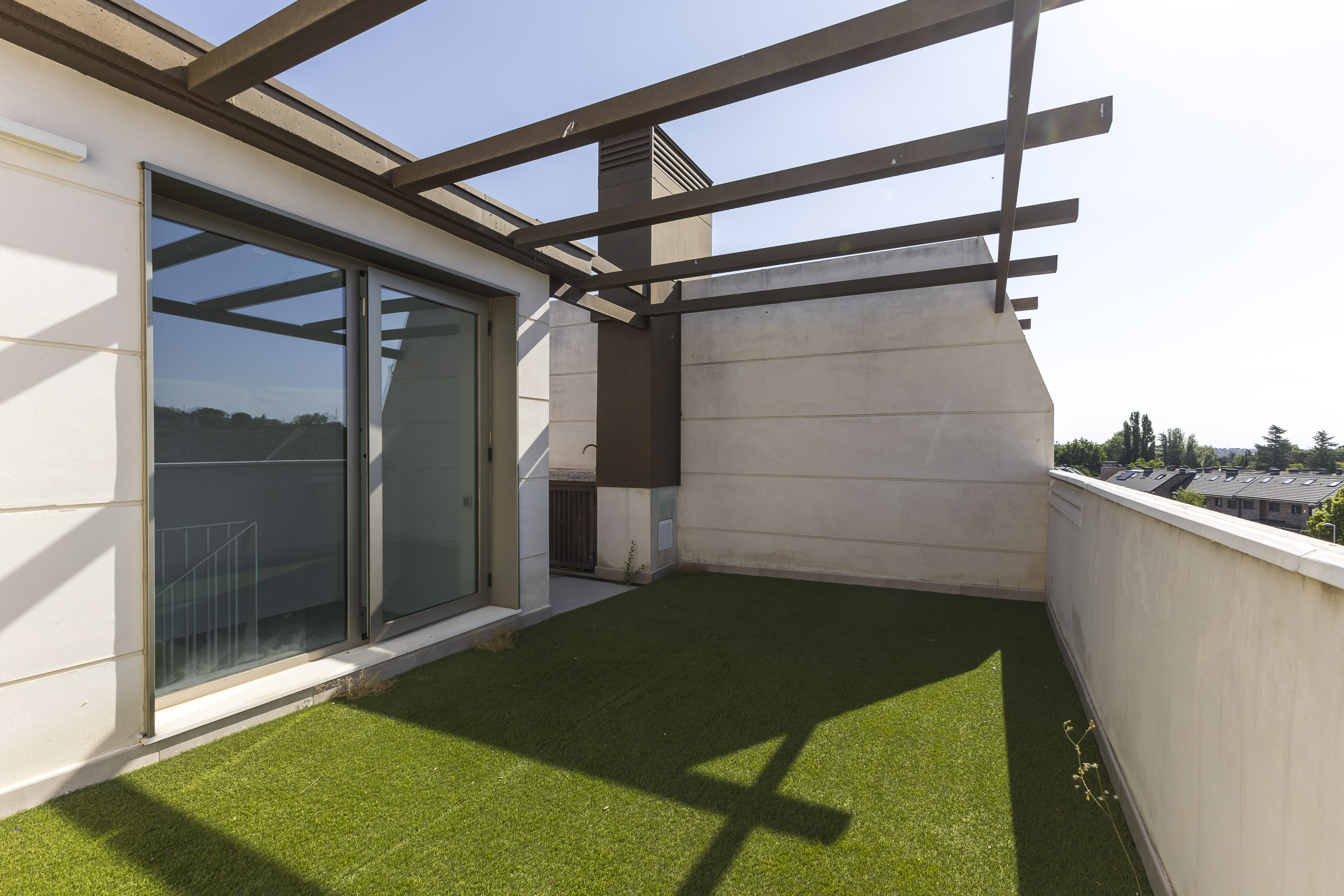 Spectacular designer villa with a "wow effect", gourmet rooftop terrace, and high efficiency in Soto de Viñuelas