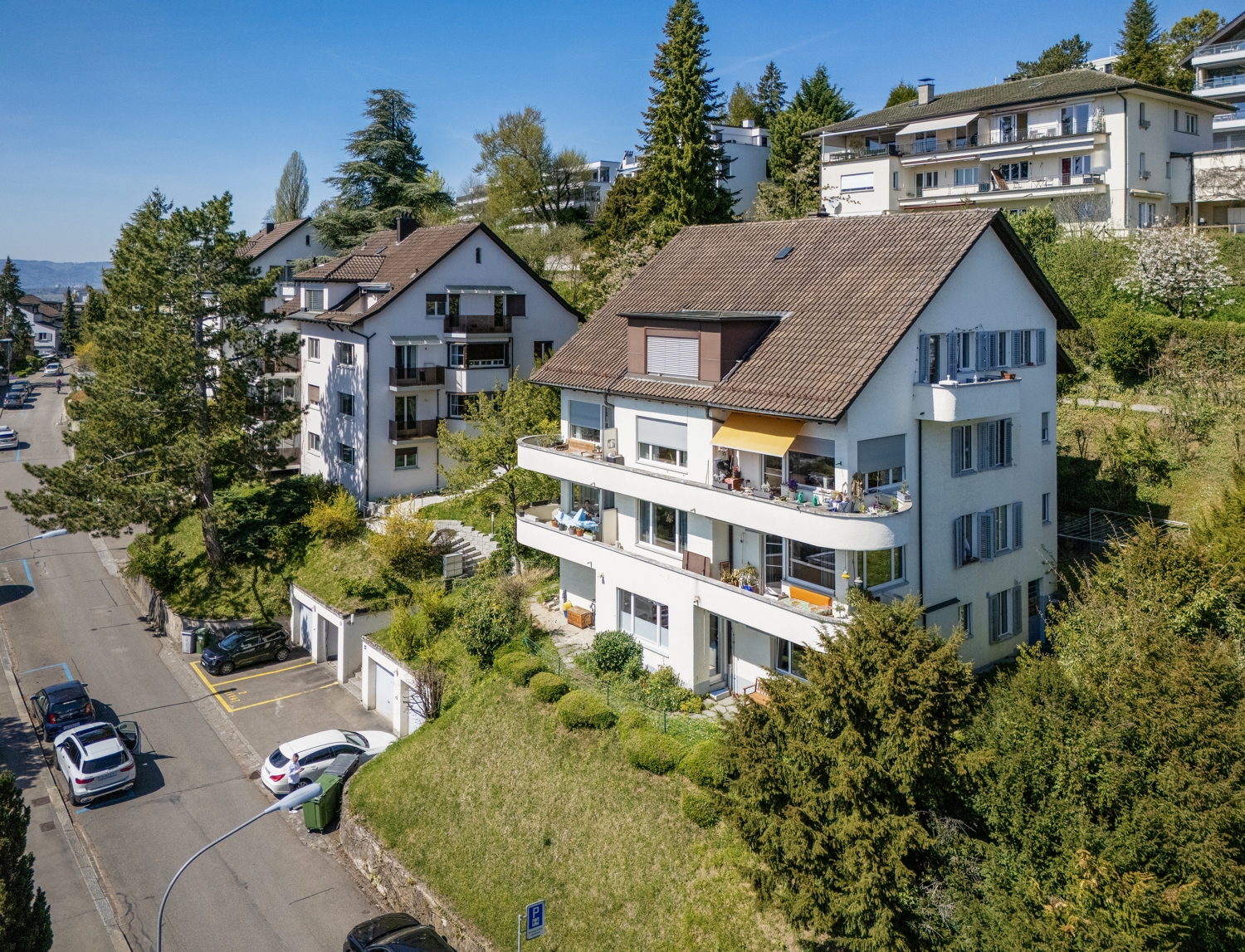 Mehrfamilienhaus am Höngger Sonnenhang, attraktive Anlage mit Weitsicht