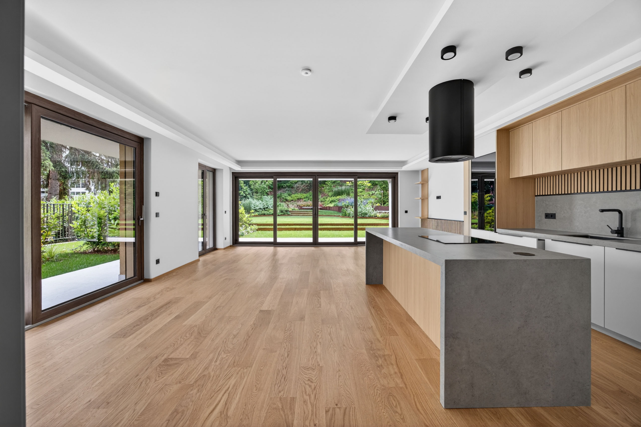 Luxury home with garden access in an exclusive setting