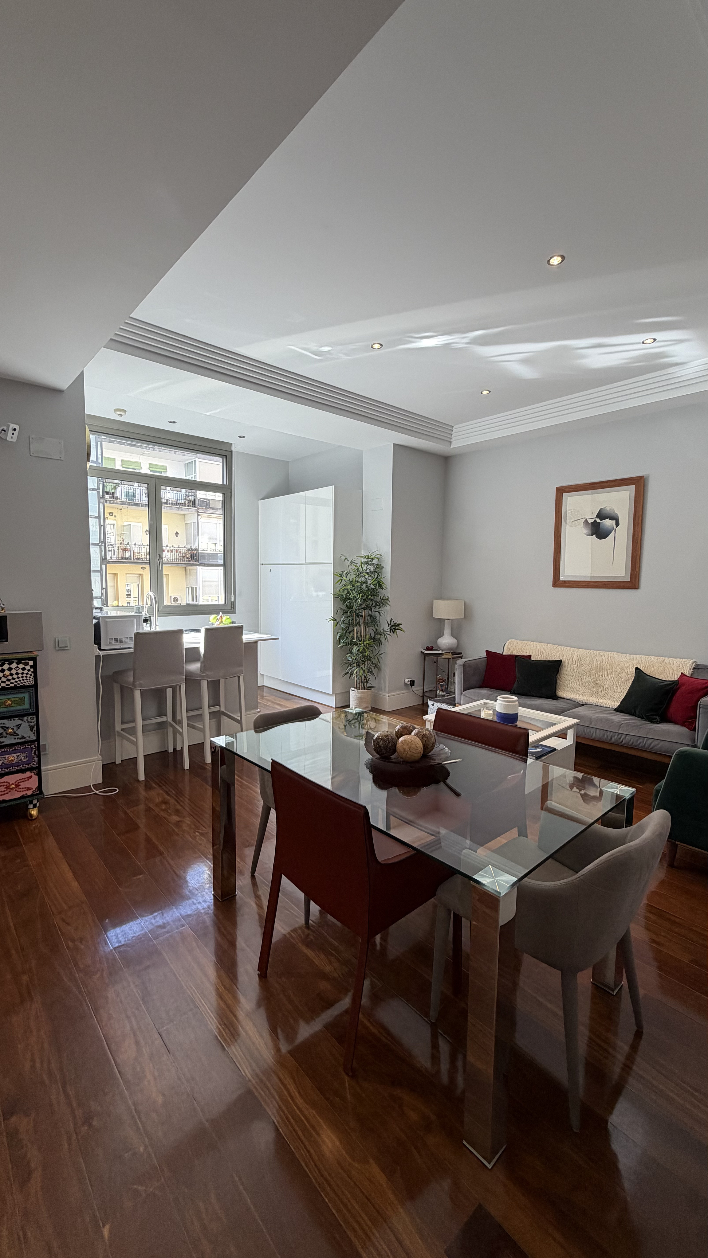Elegant home in Recoletos, right by El Retiro.