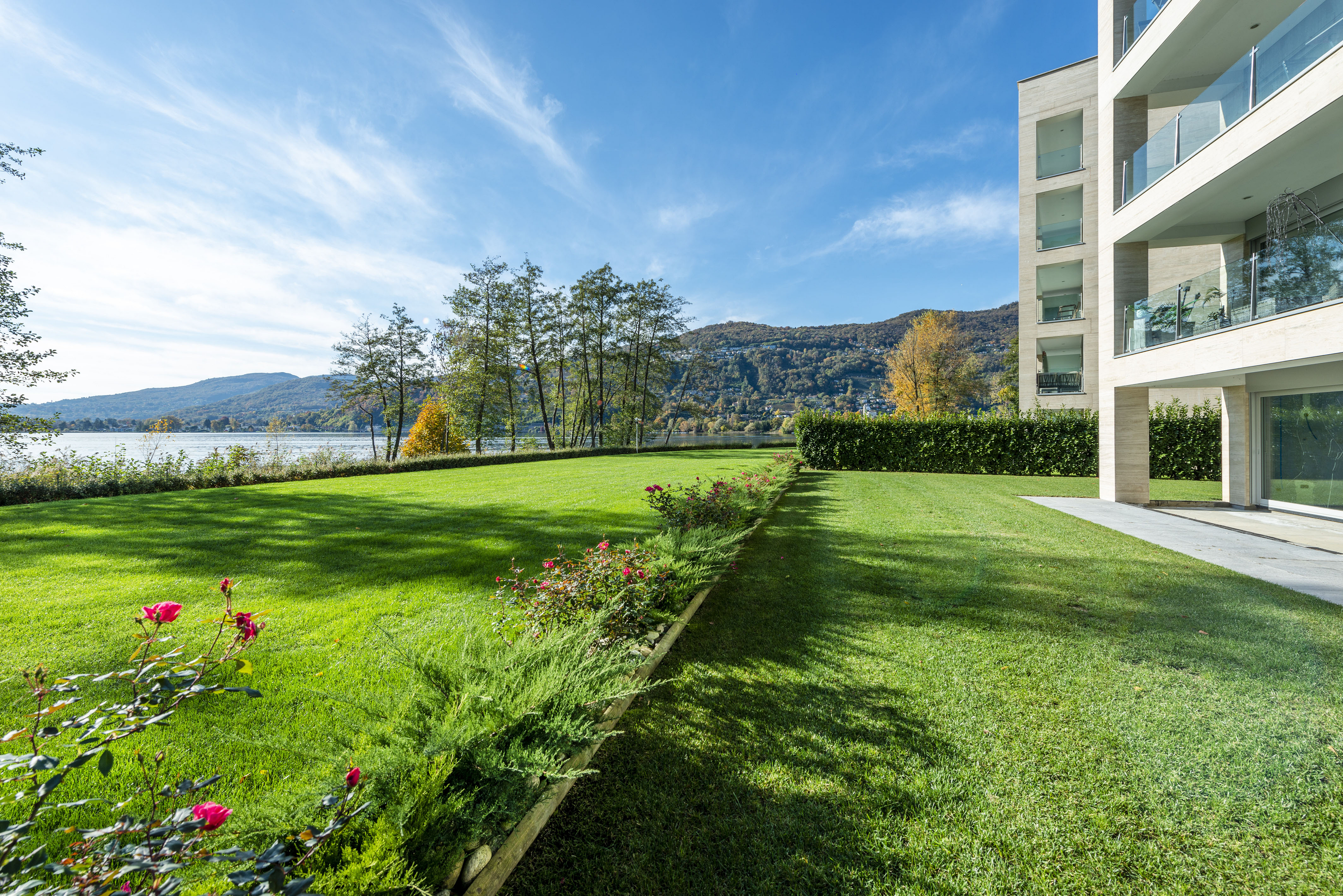 Prestigevolle Residenz direkt am See | Wohnung mit Garten