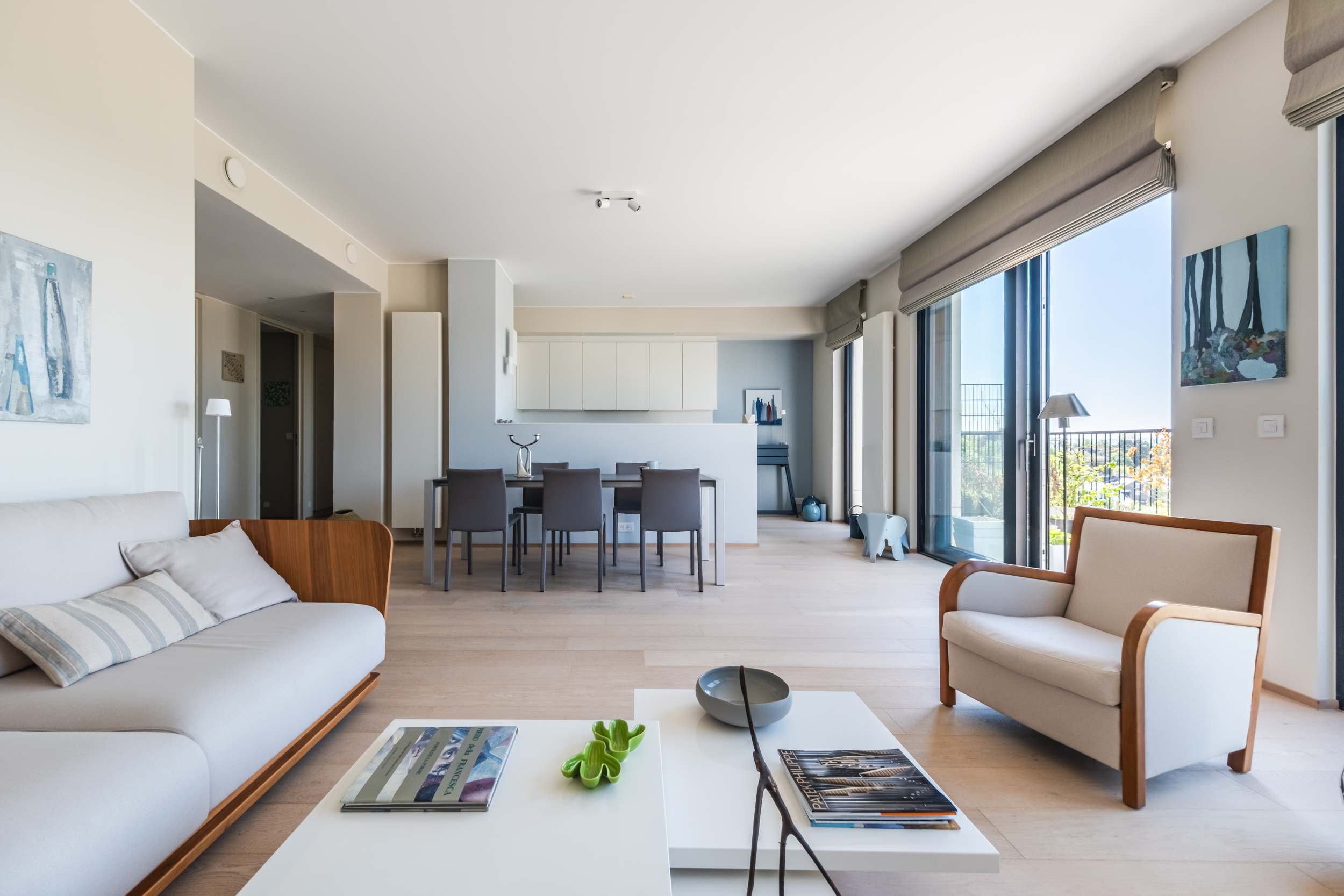 Between the Observatory and Avenue de Fré – Exceptional Apartment with South-Facing Terrace