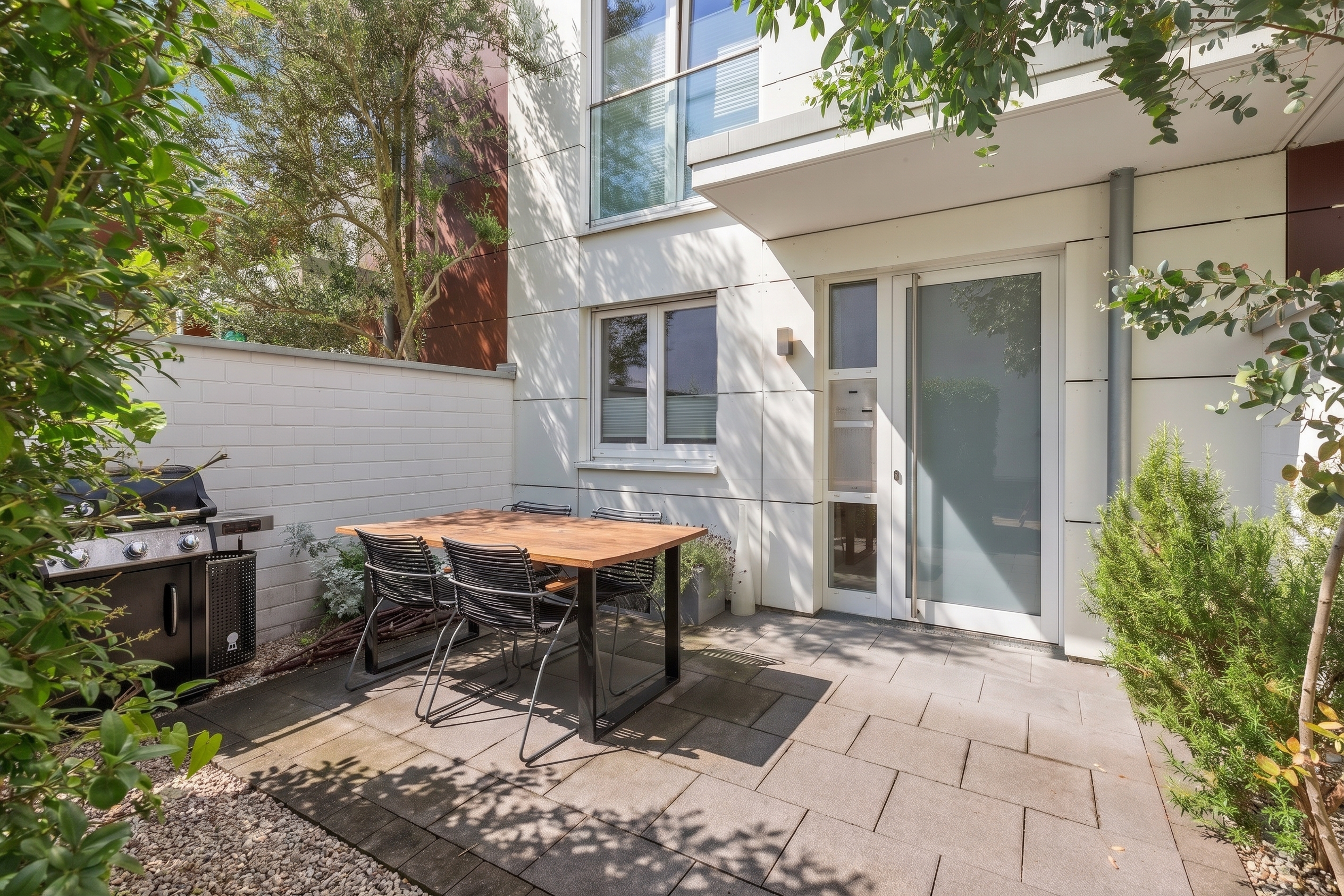 Family townhouse in a quiet neighborhood in the heart of the city