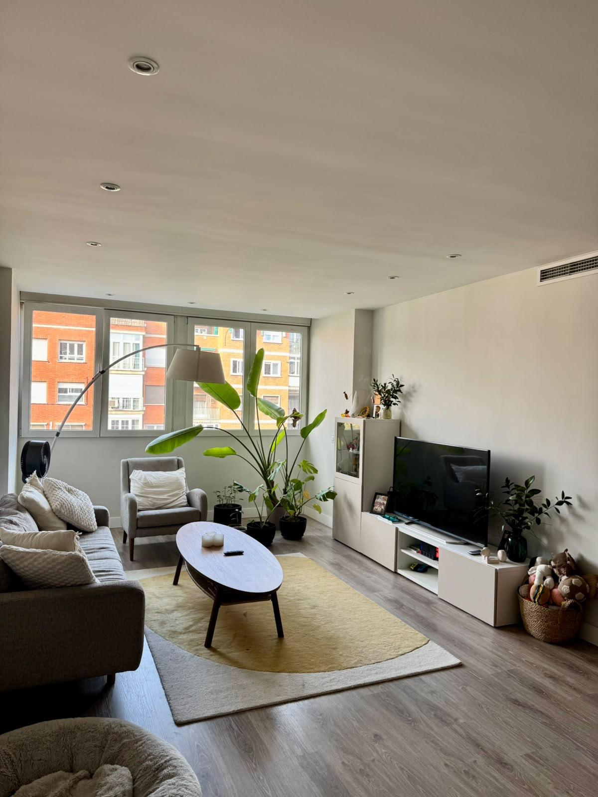 **Exclusive Furnished 3-Bedroom Apartment with Parking Space and Storage Room in Salamanca**