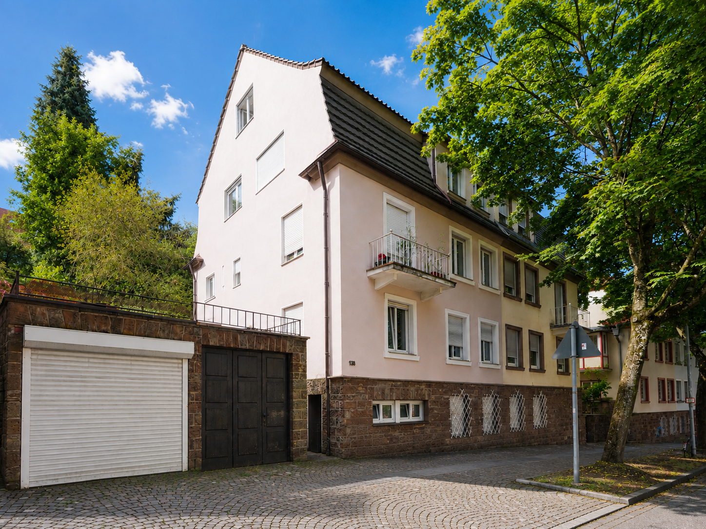 Stilprägendes Mehrfamilienhaus im denkmalgeschützten Stadtensemble!