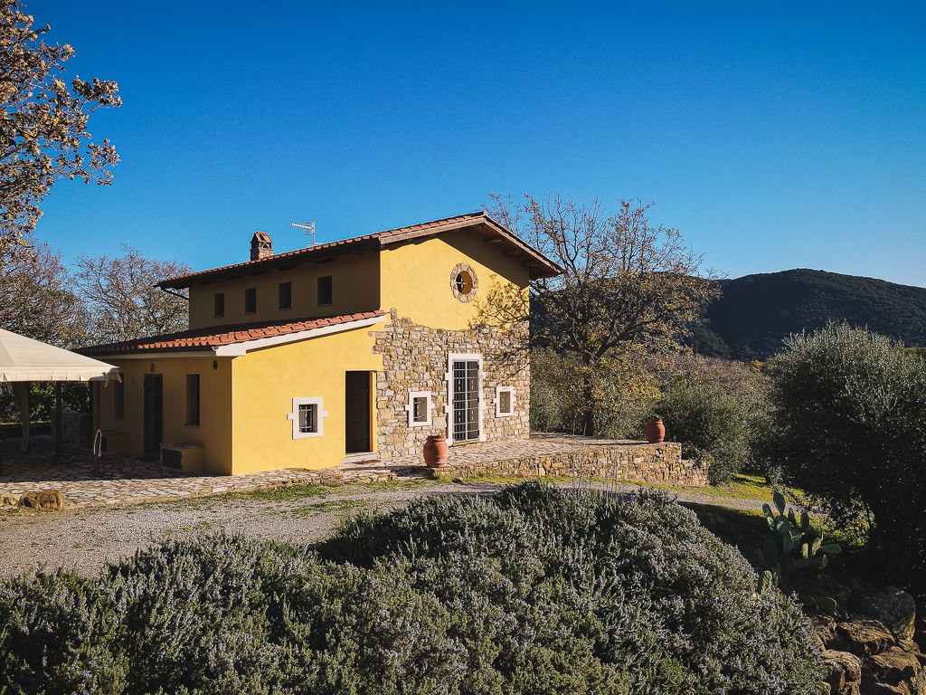 Elegant hillside farmhouse with sea view