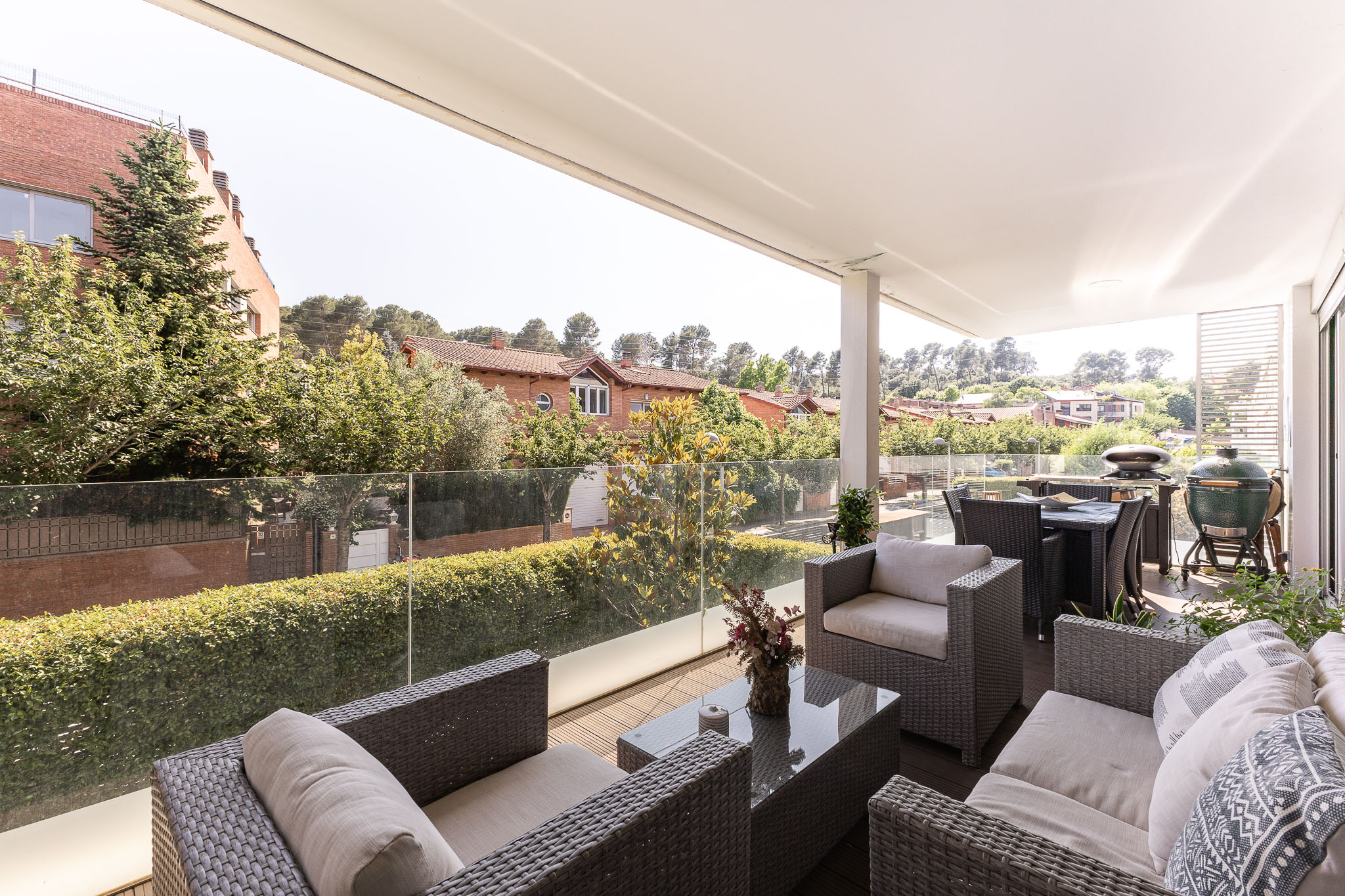 Exclusive apartment with Spacious South-Facing terrace in Golf