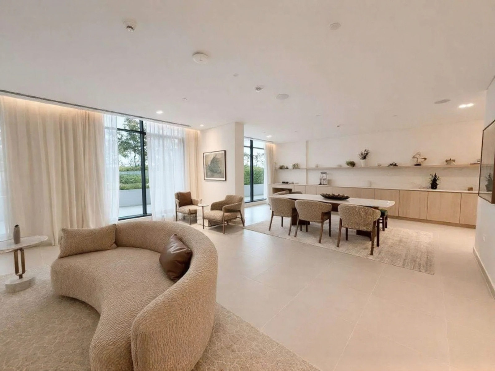 Pool and Golf View | Vacant | Open Plan