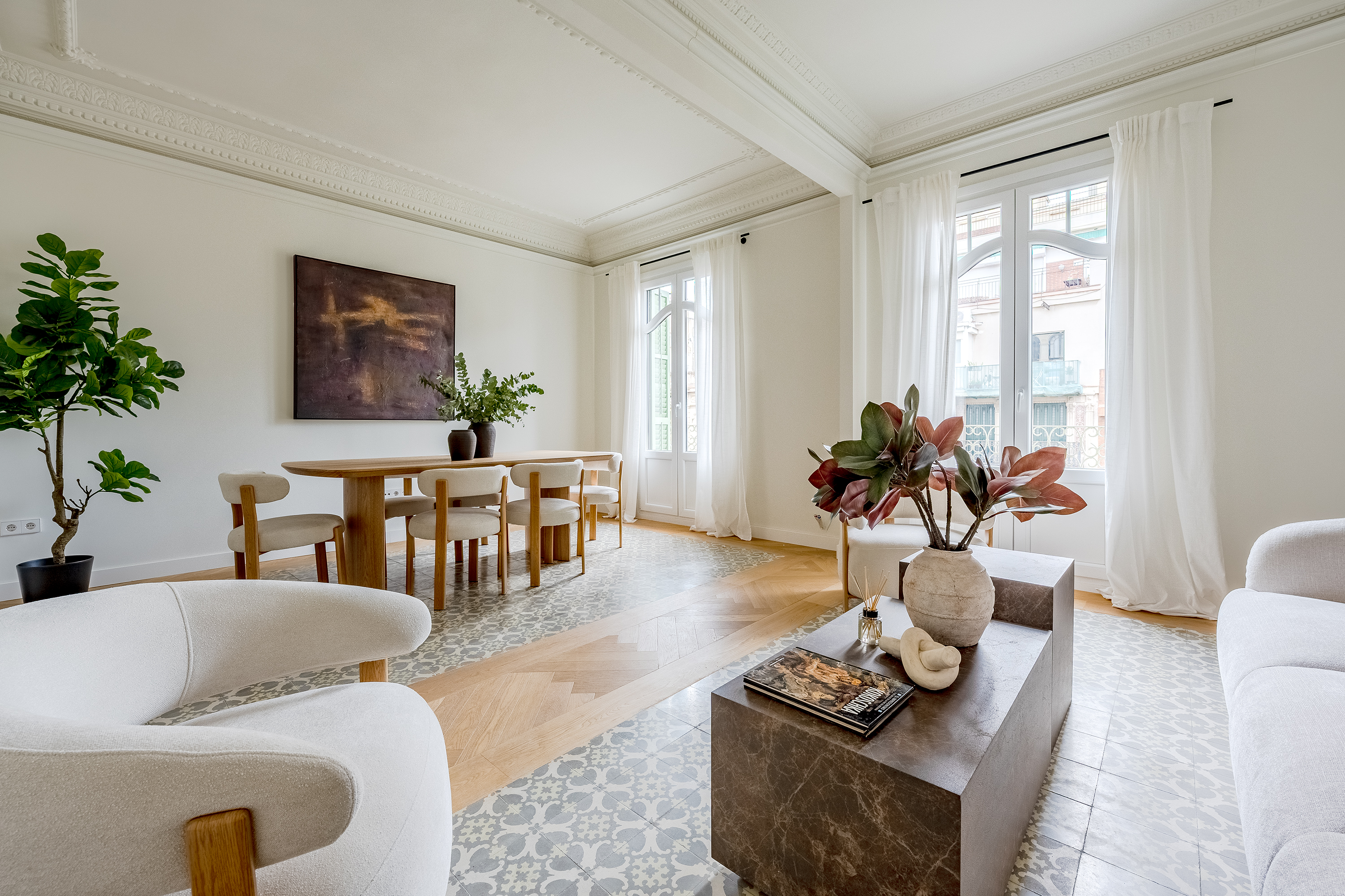 High-floor, renovated apartment on Rosselló Street next to Rambla Catalunya