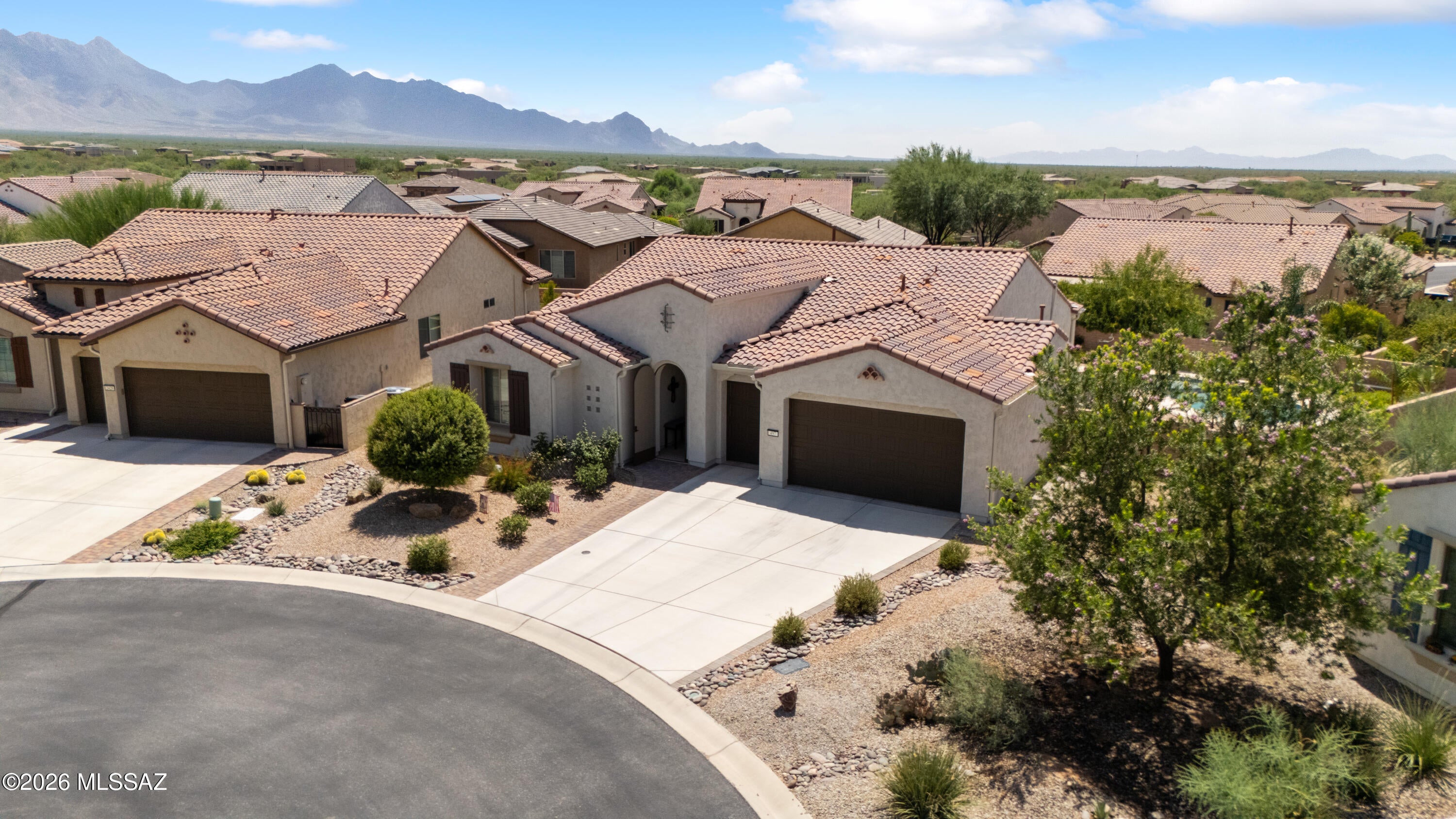 GOLF YEAR ROUND, PRIVATE POOL,  LARGE LOT