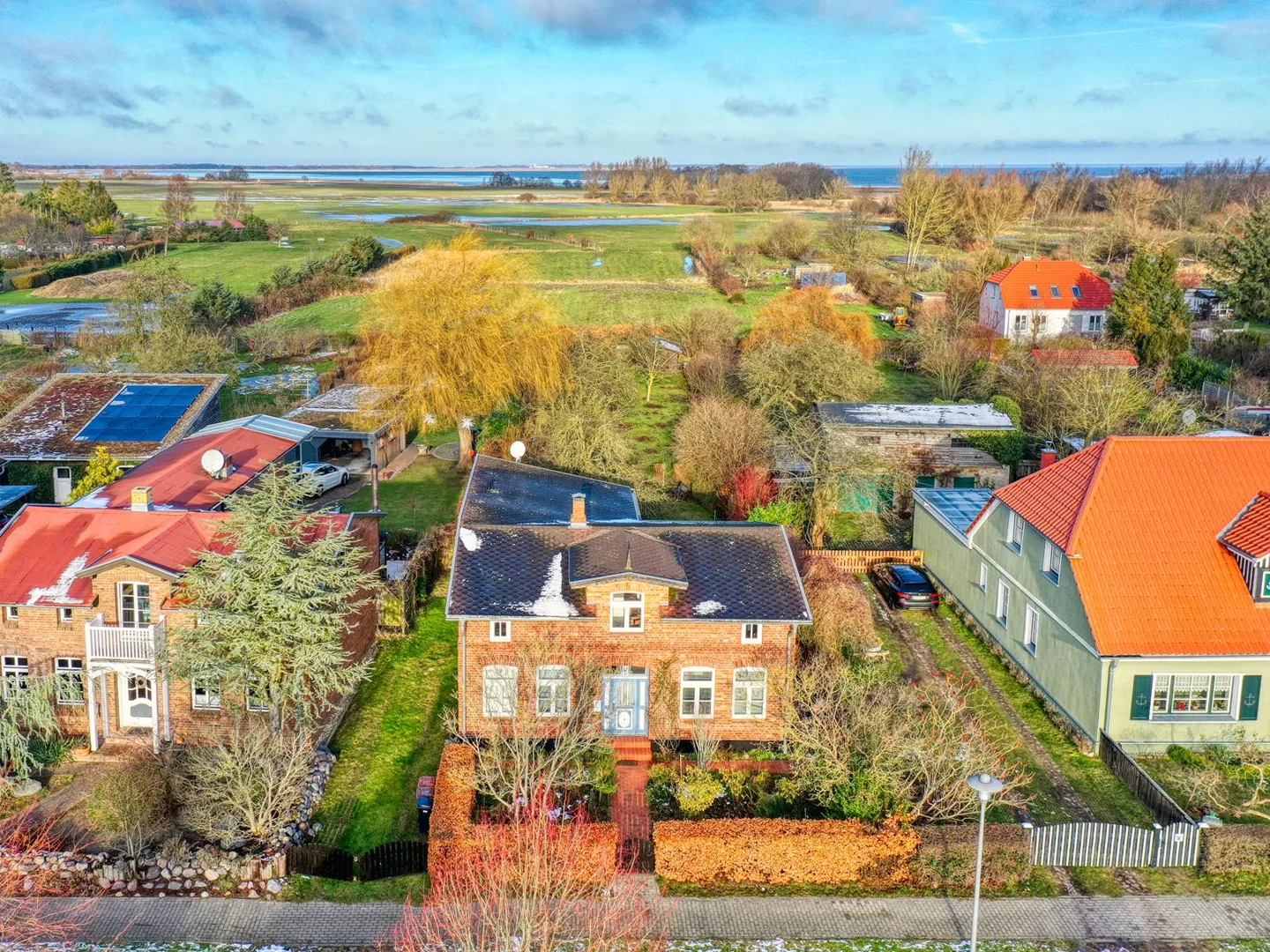 Historisches Büdnerhaus auf schönem Grundstück zwischen Bodden und Ostsee