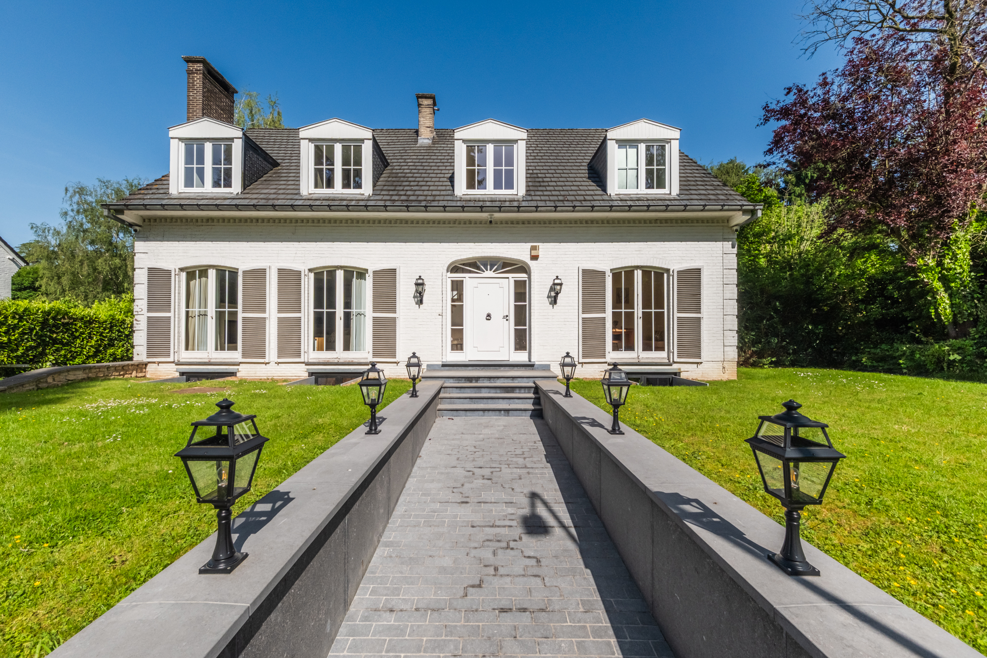 Renovated character villa with separate apartment and extension permit