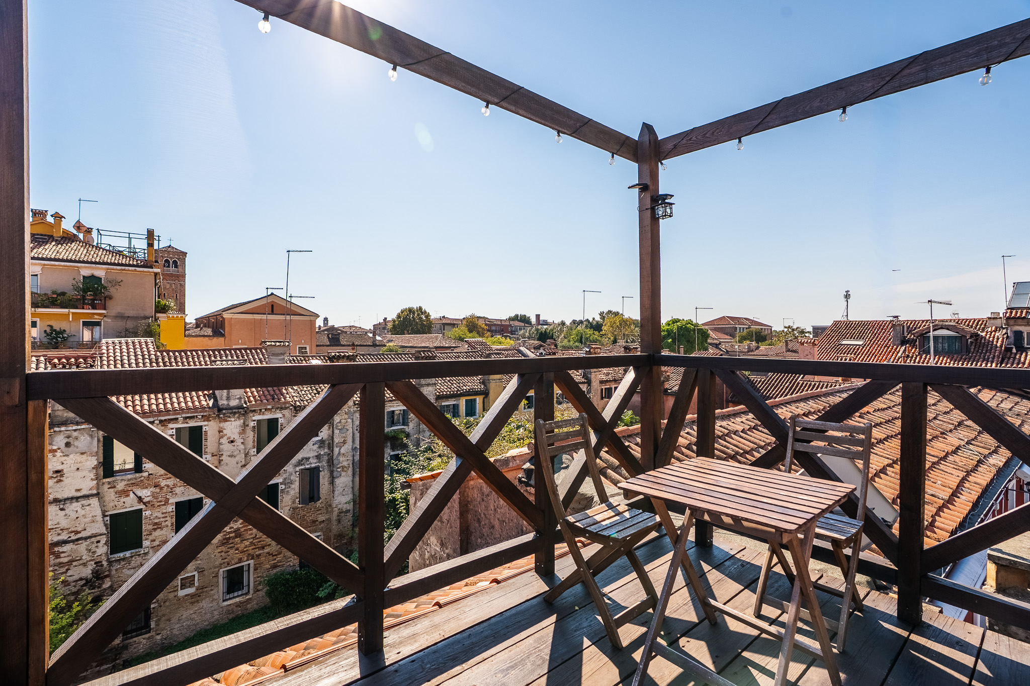 Elegant independent property with terrace