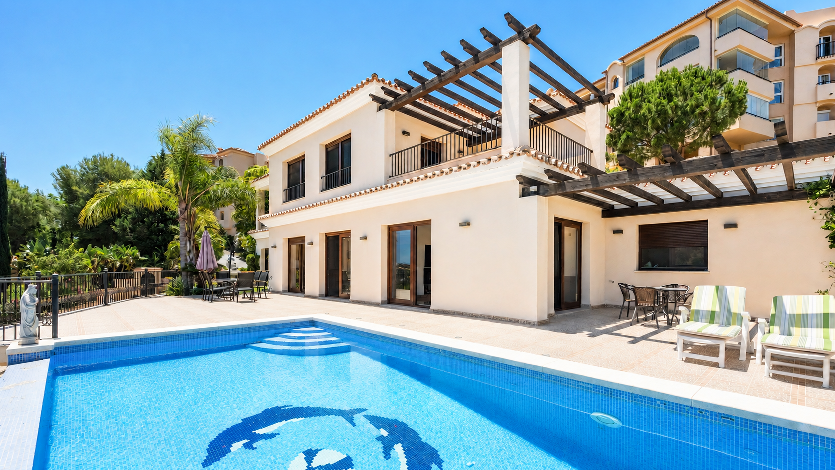 Bright Villa Overlooking Santa María Golf
