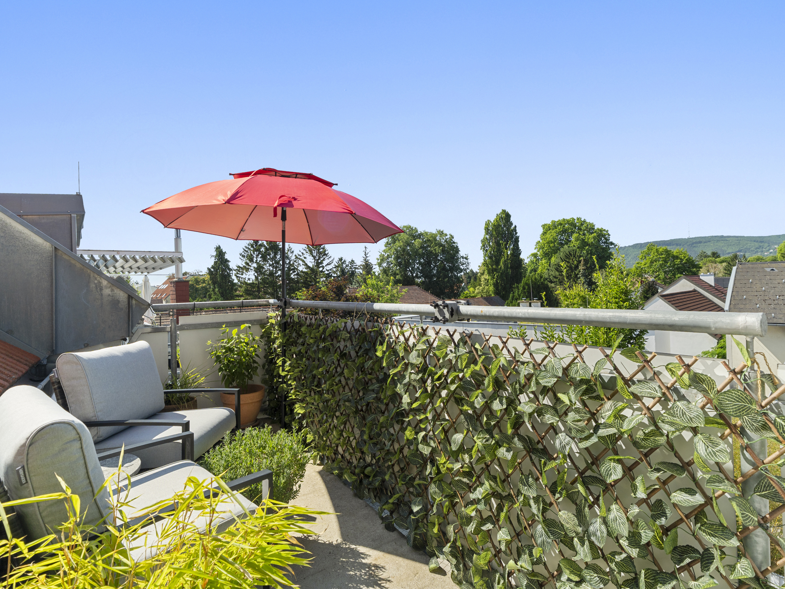 Stilvolle 2-Zimmer Dachgeschoßwohnung mit Blick ins Grün in Langenzersdorf