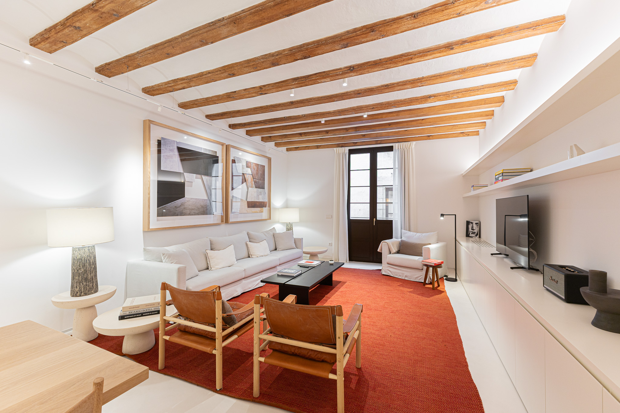 Luxury 3-bedroom home with spectacular renovation in an exclusive building