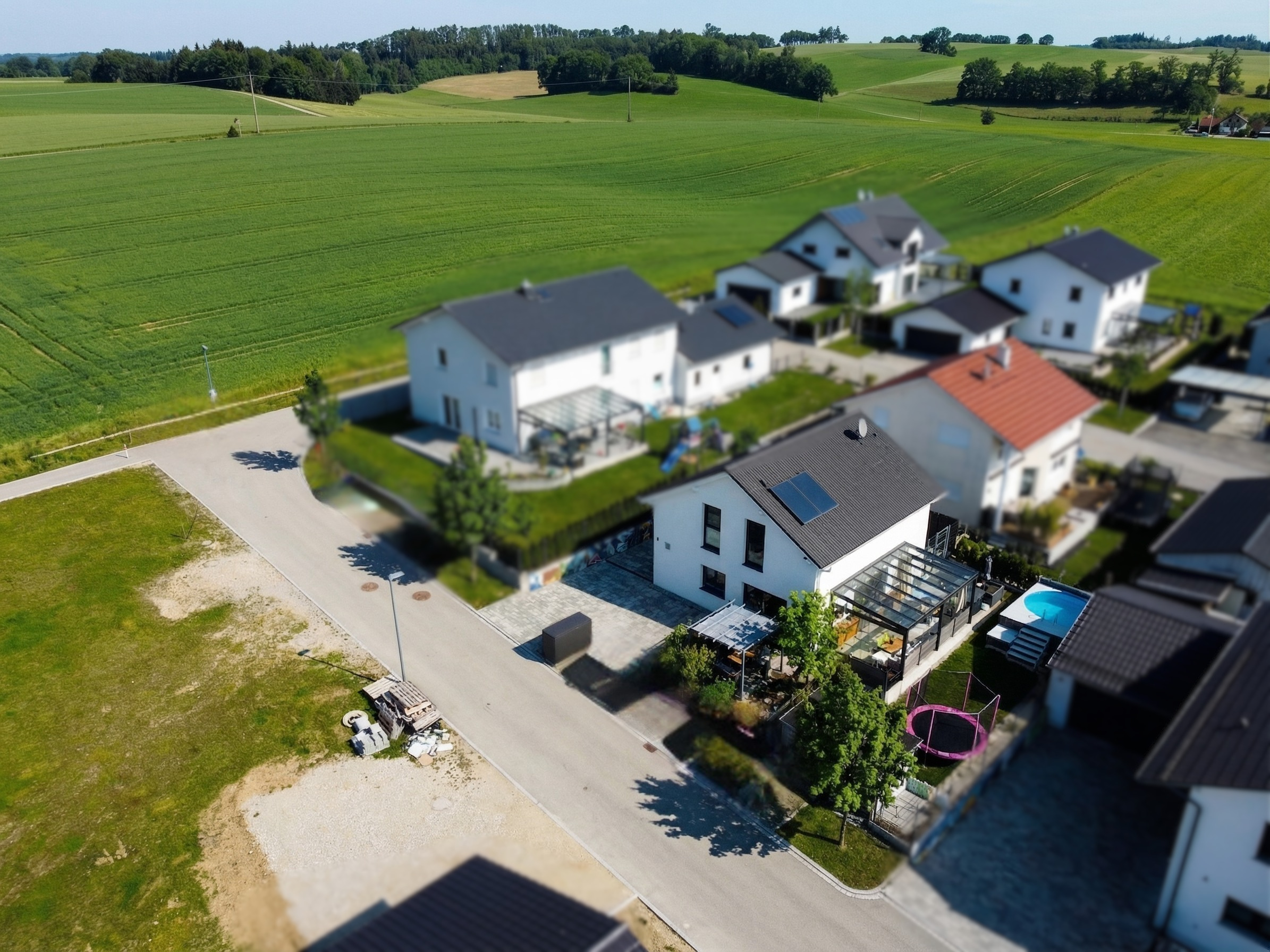 0% Baustress, 100 % Familienglück: Neuwertiges Energiesparhaus mit Pool – in 10 Min. in Erding