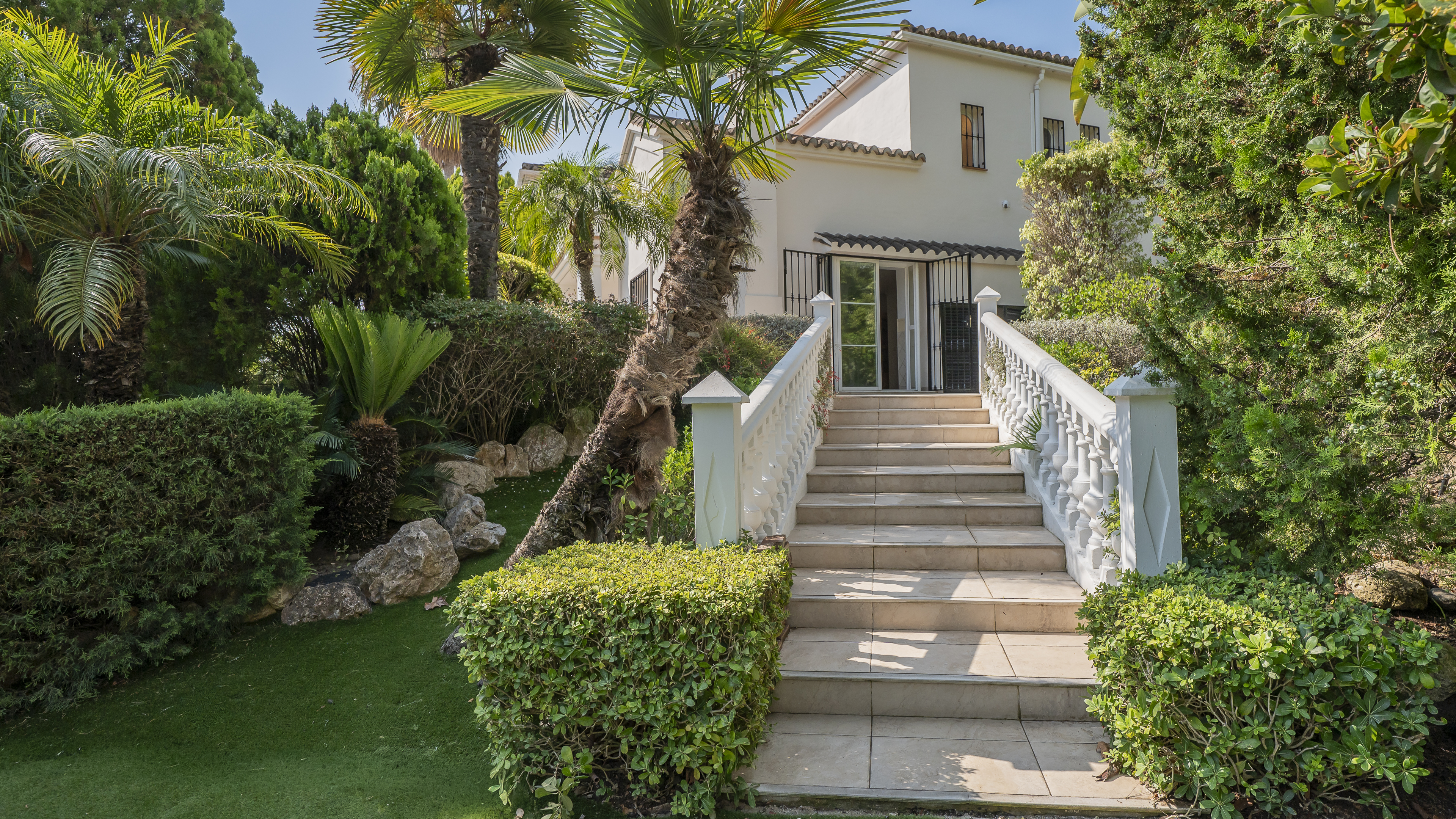 Spacious Family Home and Perfect Outdoor Living in Guadalmina Alta