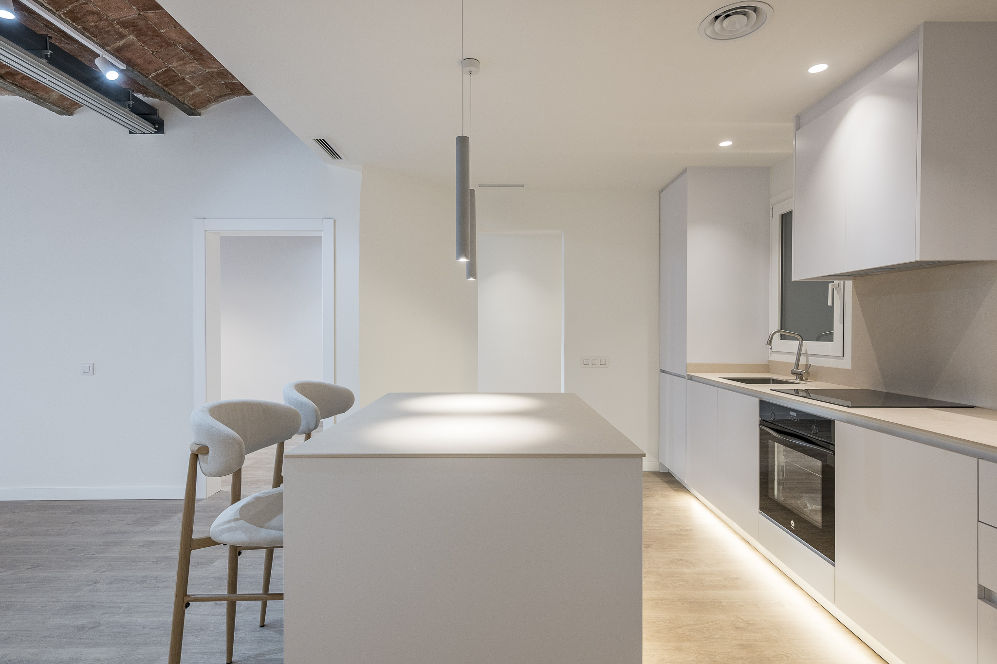 Newly renovated 3-bedroom apartment, move-in ready