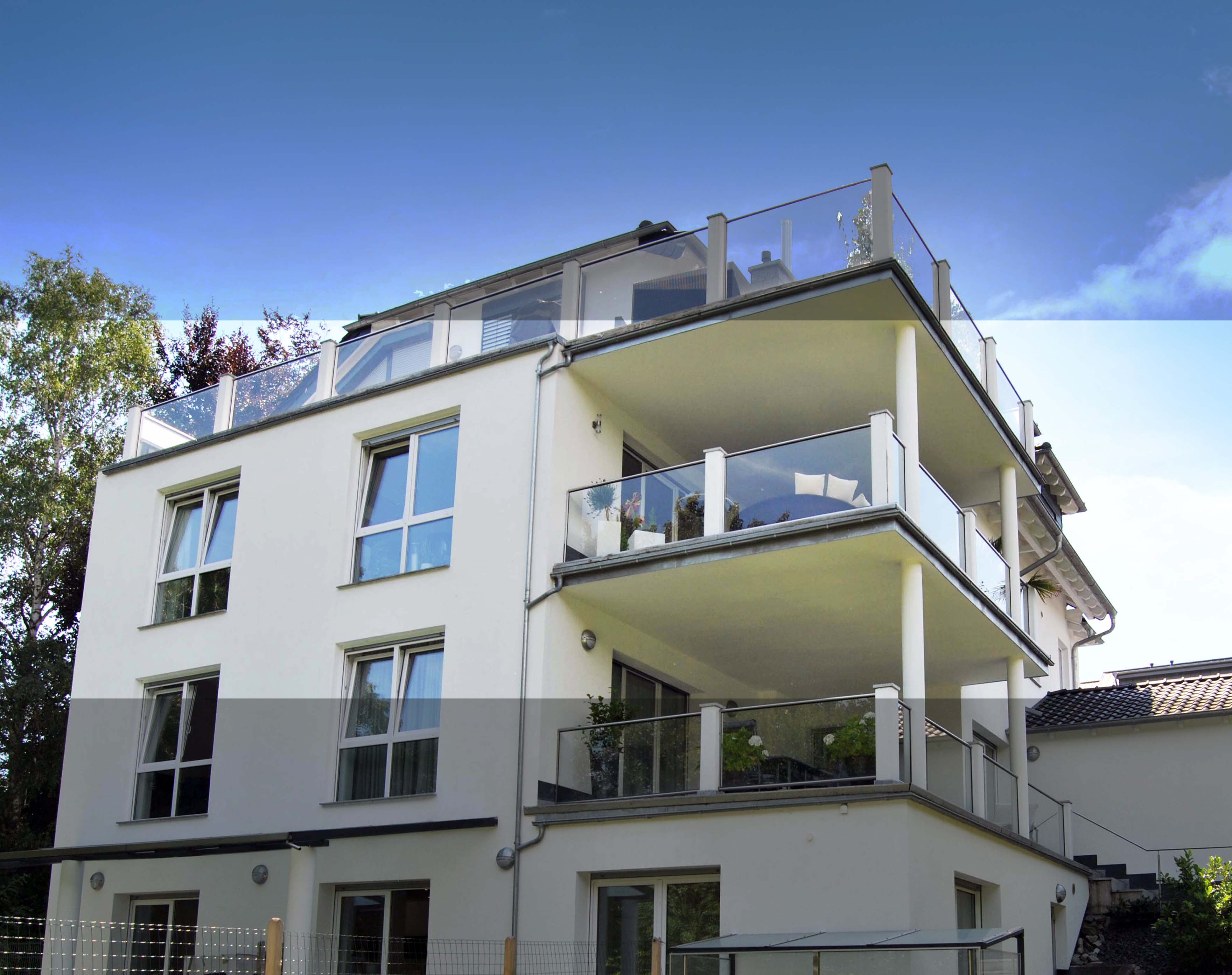 Exklusive, hochwertig ausgestattete Vier-Zimmer-Wohnung mit Taunusblick