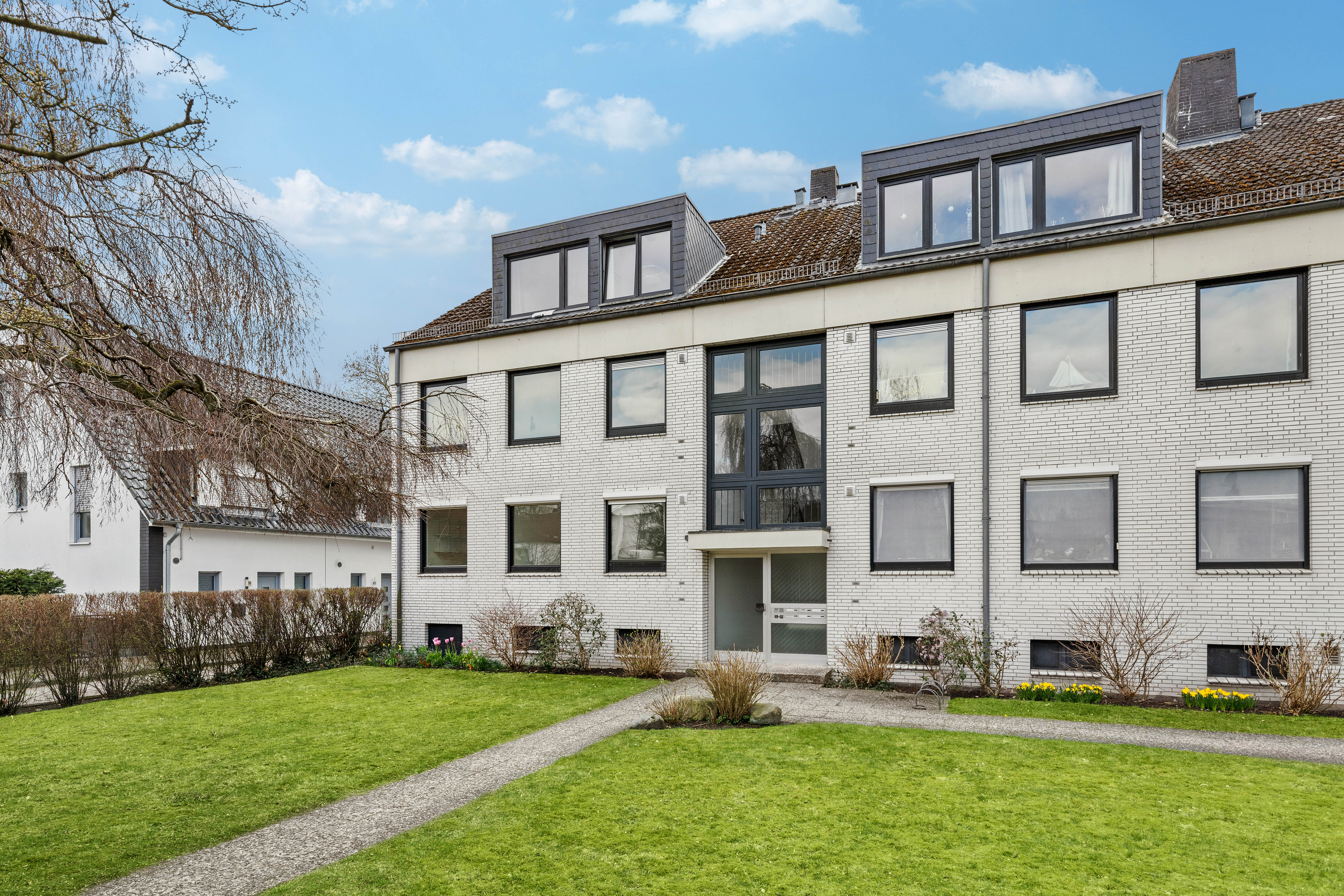 3,5 Zimmer Wohnung mit Süd-West Terrasse und Garage