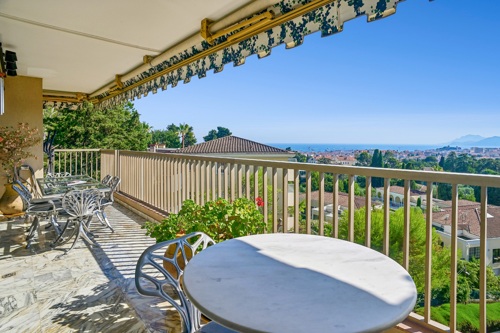 Cannes exceptional apartment – panoramic sea view – prestigious residence with pool