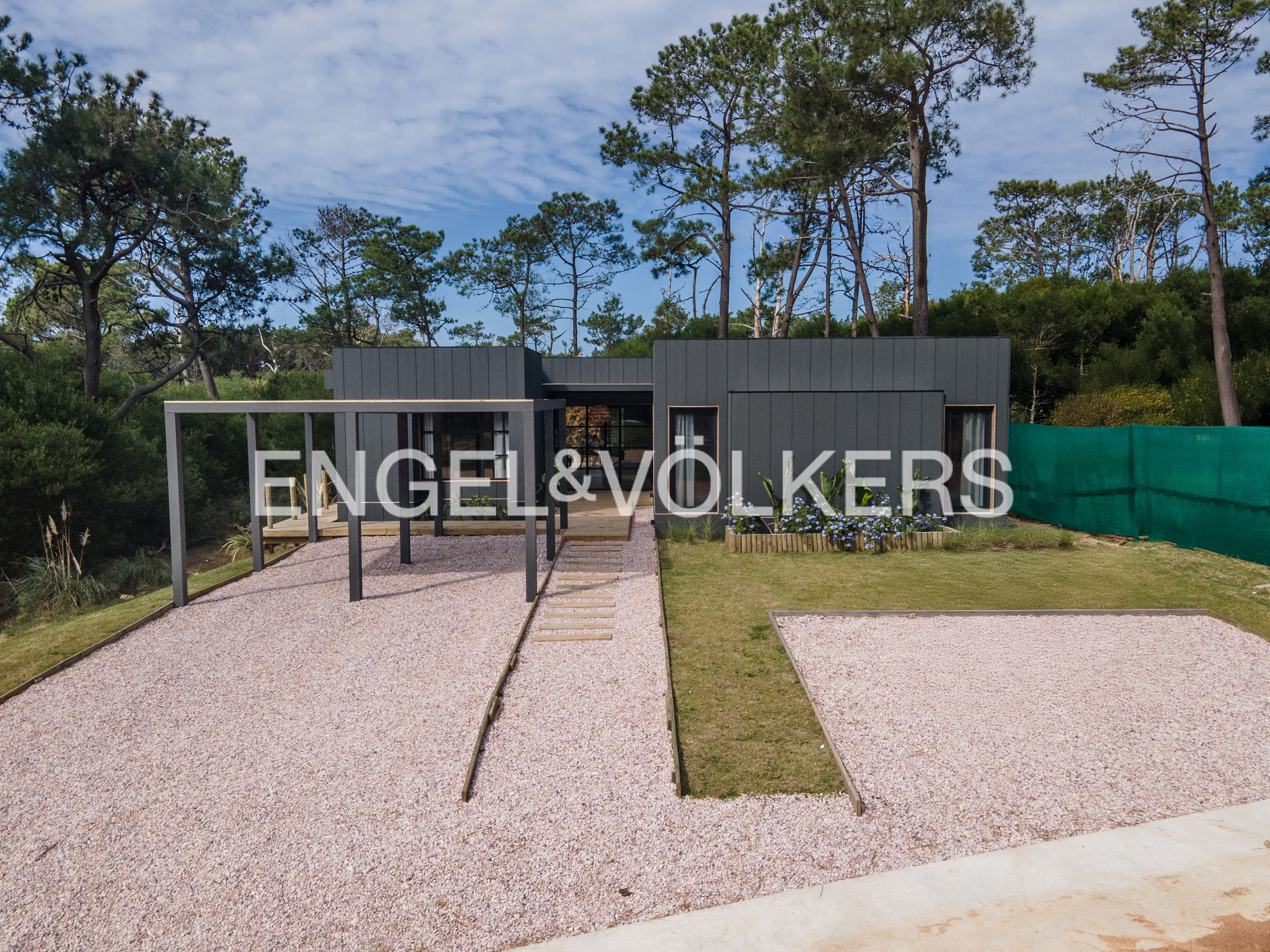 Brand new house in Private Neighborhood Reserva Montoya