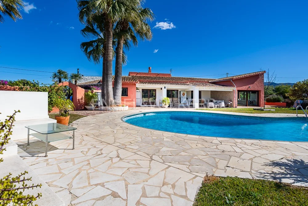Renovated finca near Denia with garage and pool