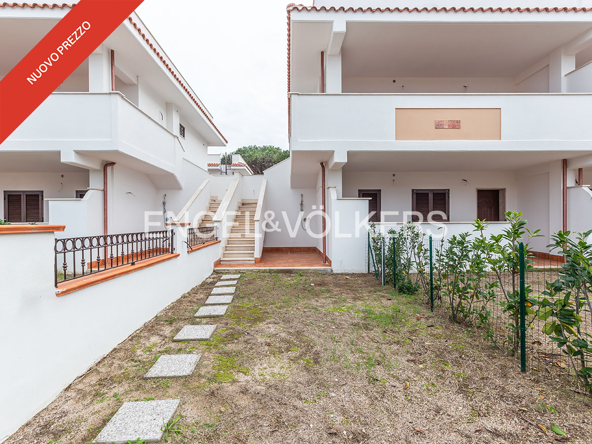 Three-room apartment with large terrace in Marina di Ardea