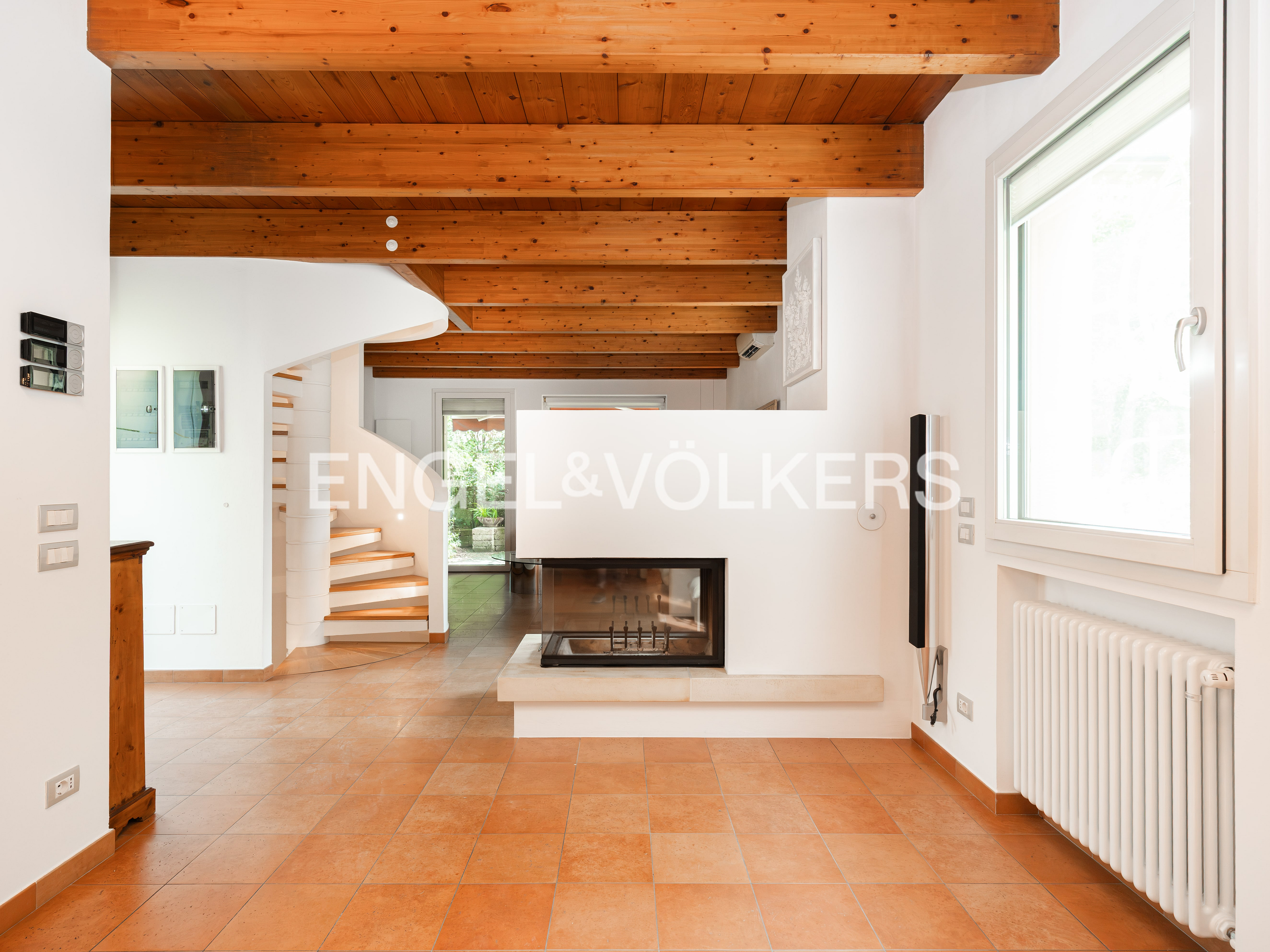 Exclusive detached house with private garden just steps from Sant’Orsola Hospital